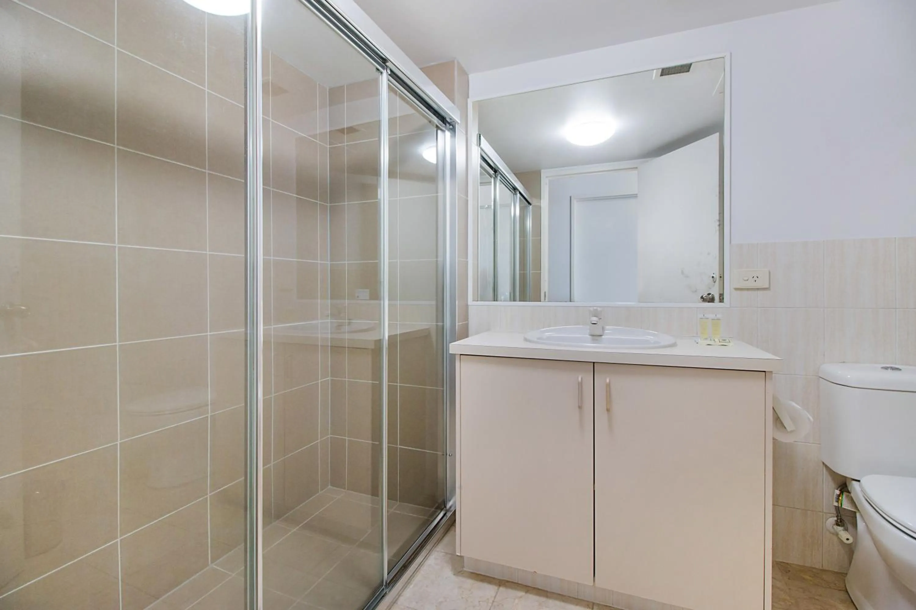 Bathroom in Meridian Tower Kirra Beach