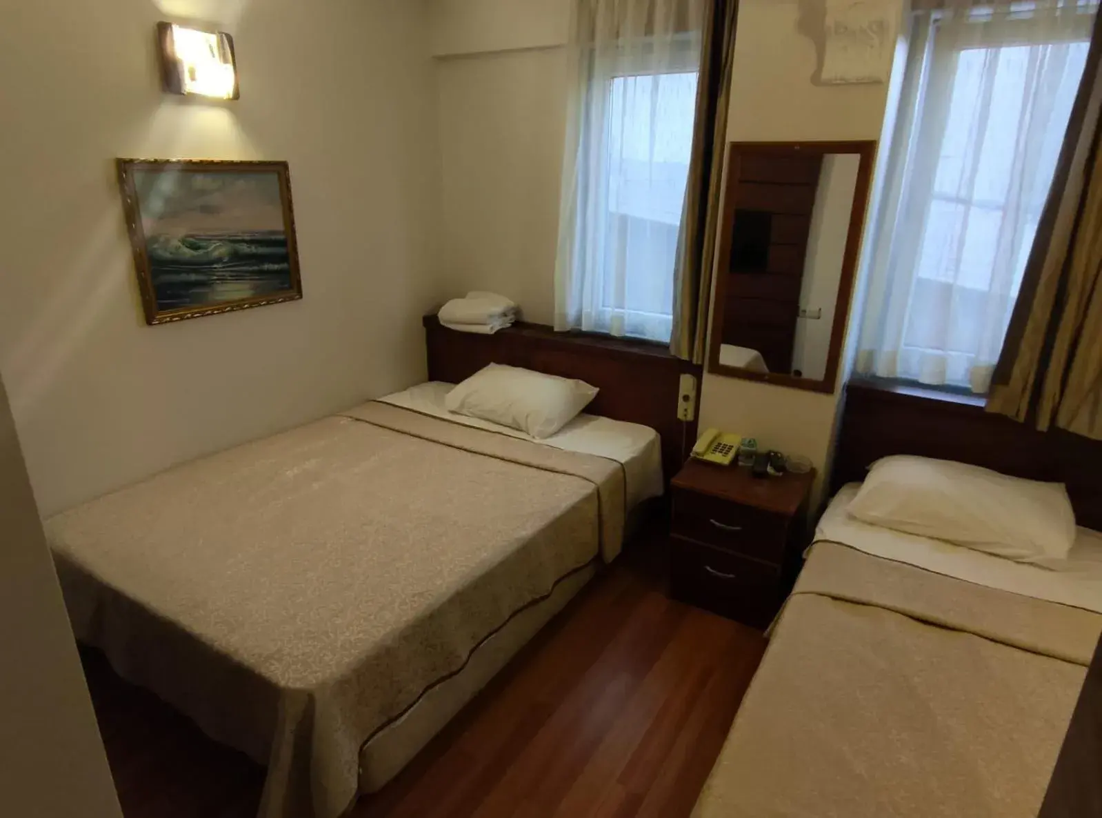 Economy Twin Room in Hotel Nayla Economy Twin Room in Hotel Nayla