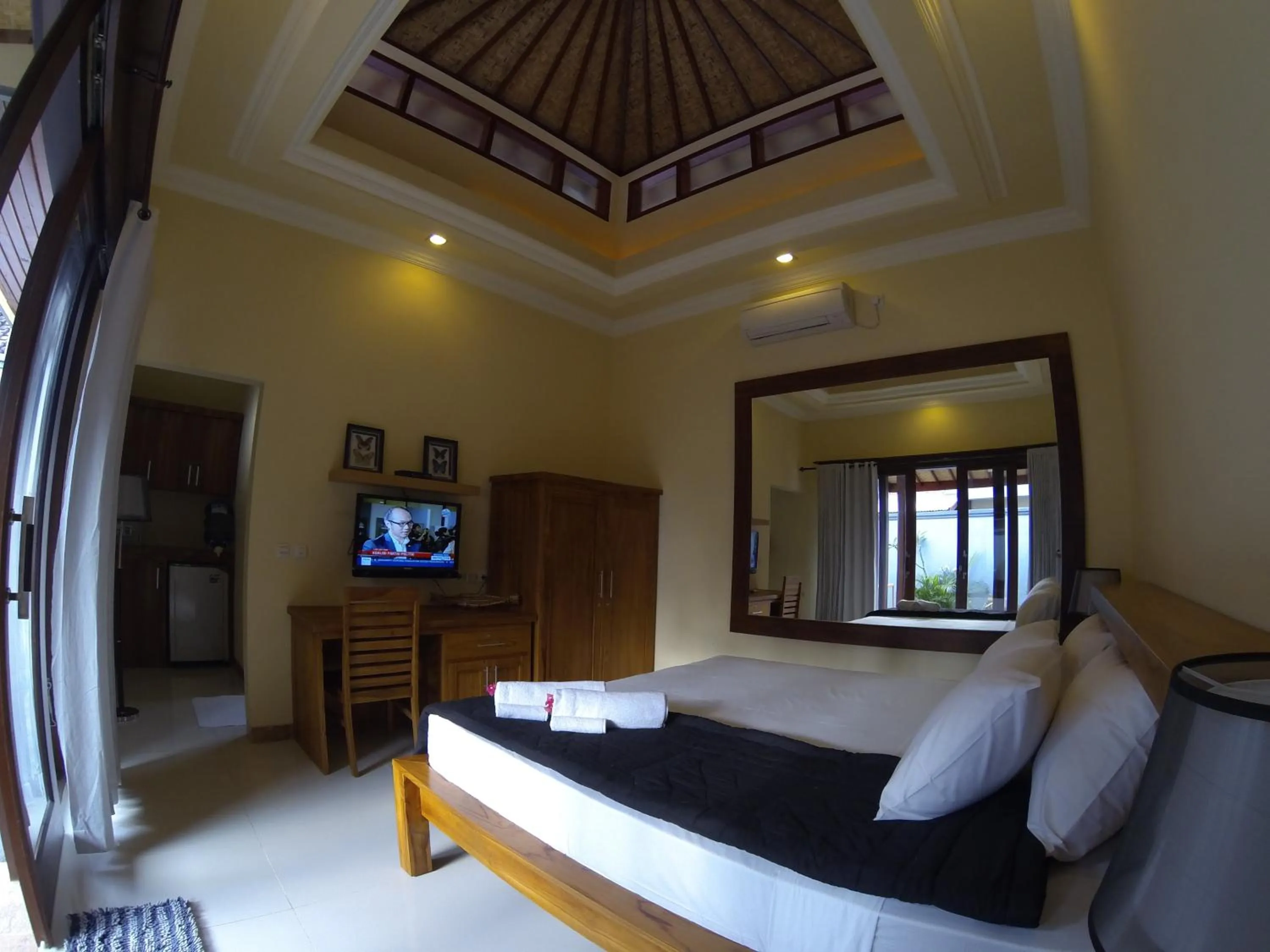 Photo of the whole room, Bed in Villa Sahabat