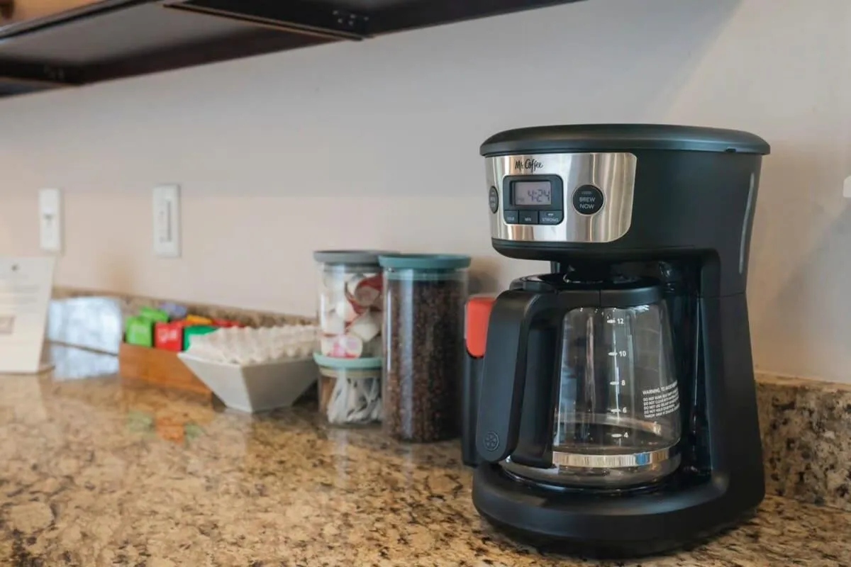 July Discount! Cottage Close to Downtown, Yard