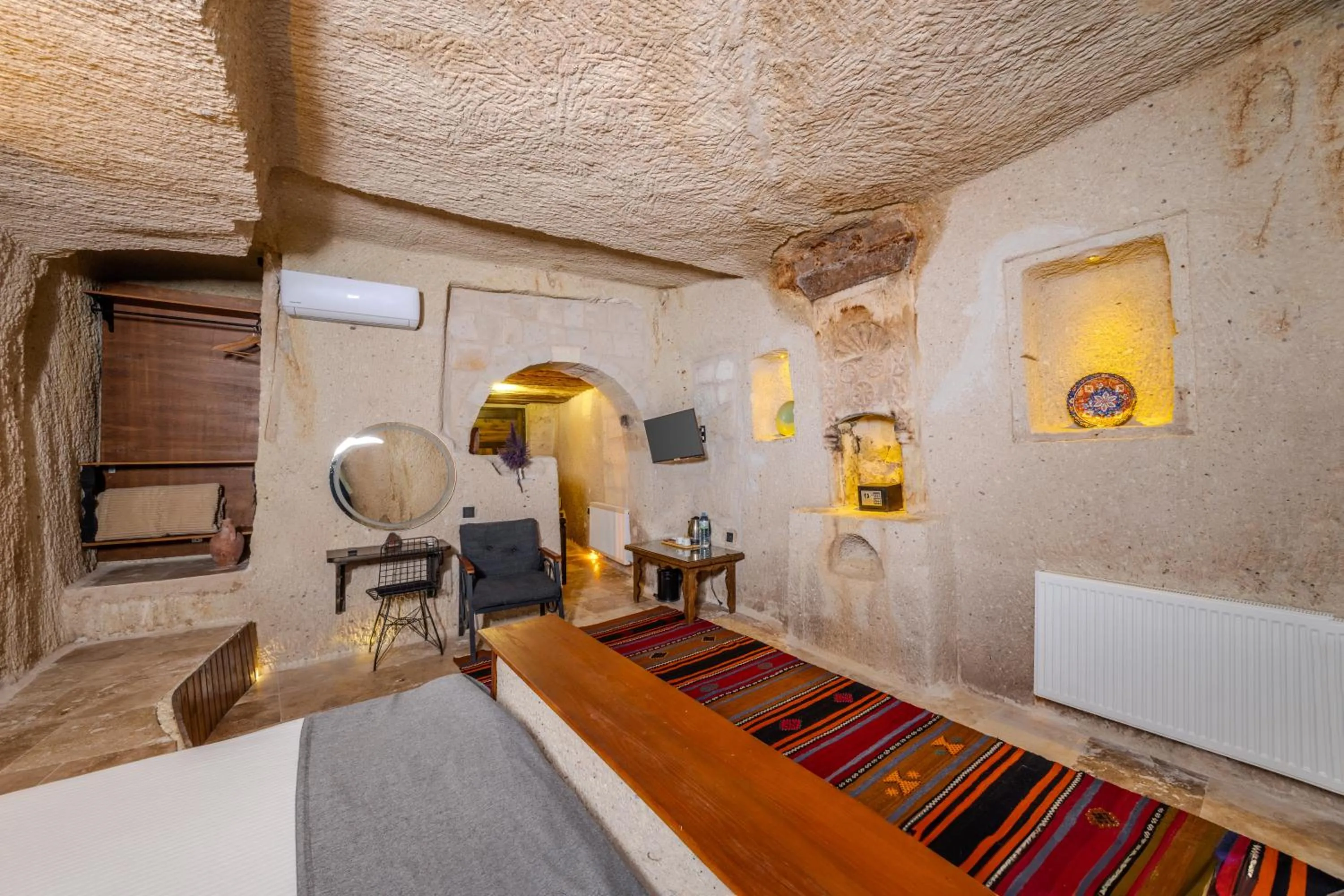 Photo of the whole room, Bed in Angel View Suites