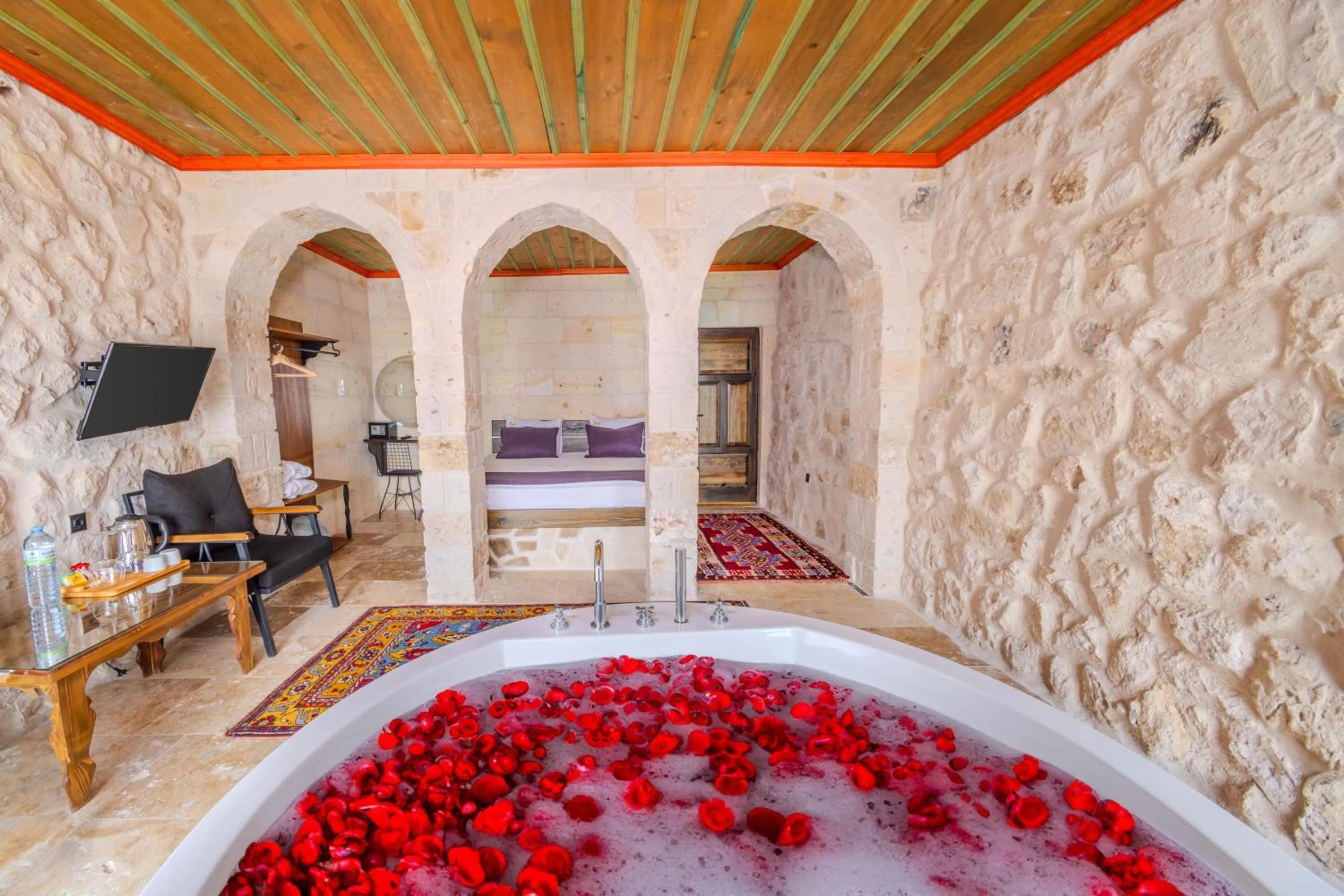 Hot Tub in Angel View Suites