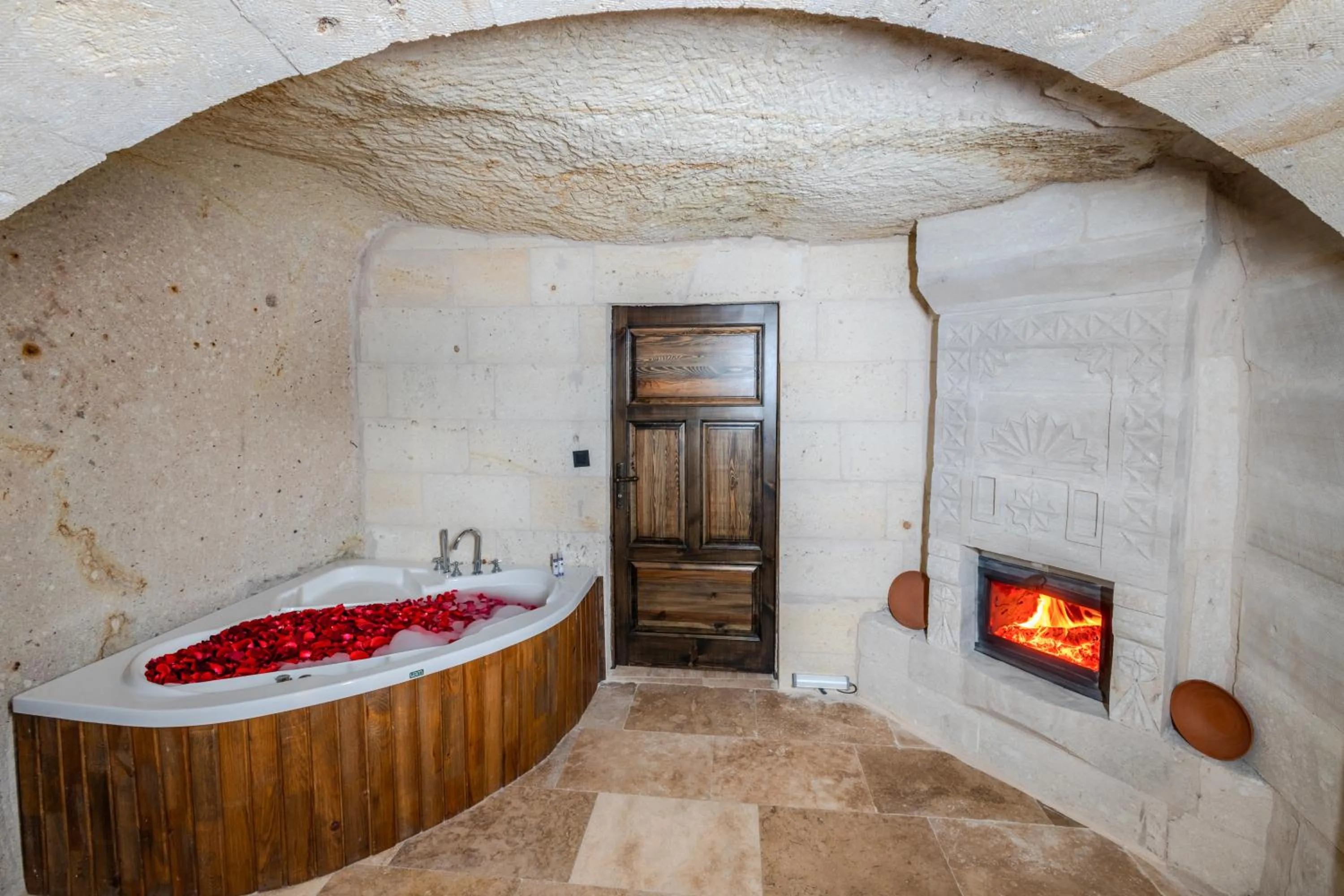 Hot Tub in Angel View Suites