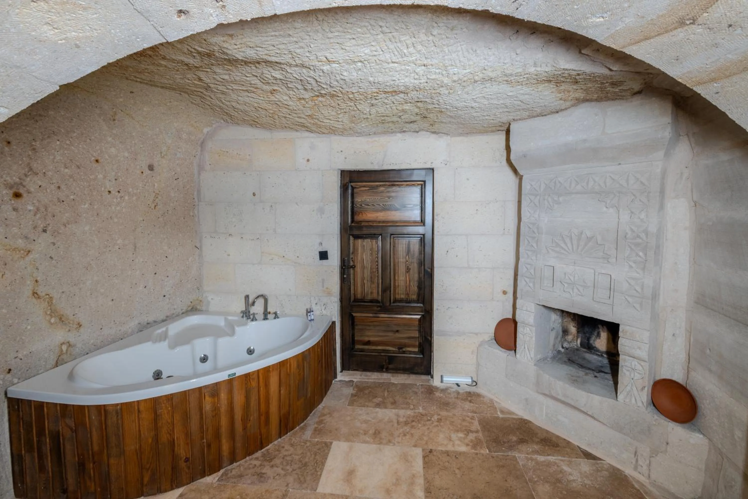 Hot Tub in Angel View Suites