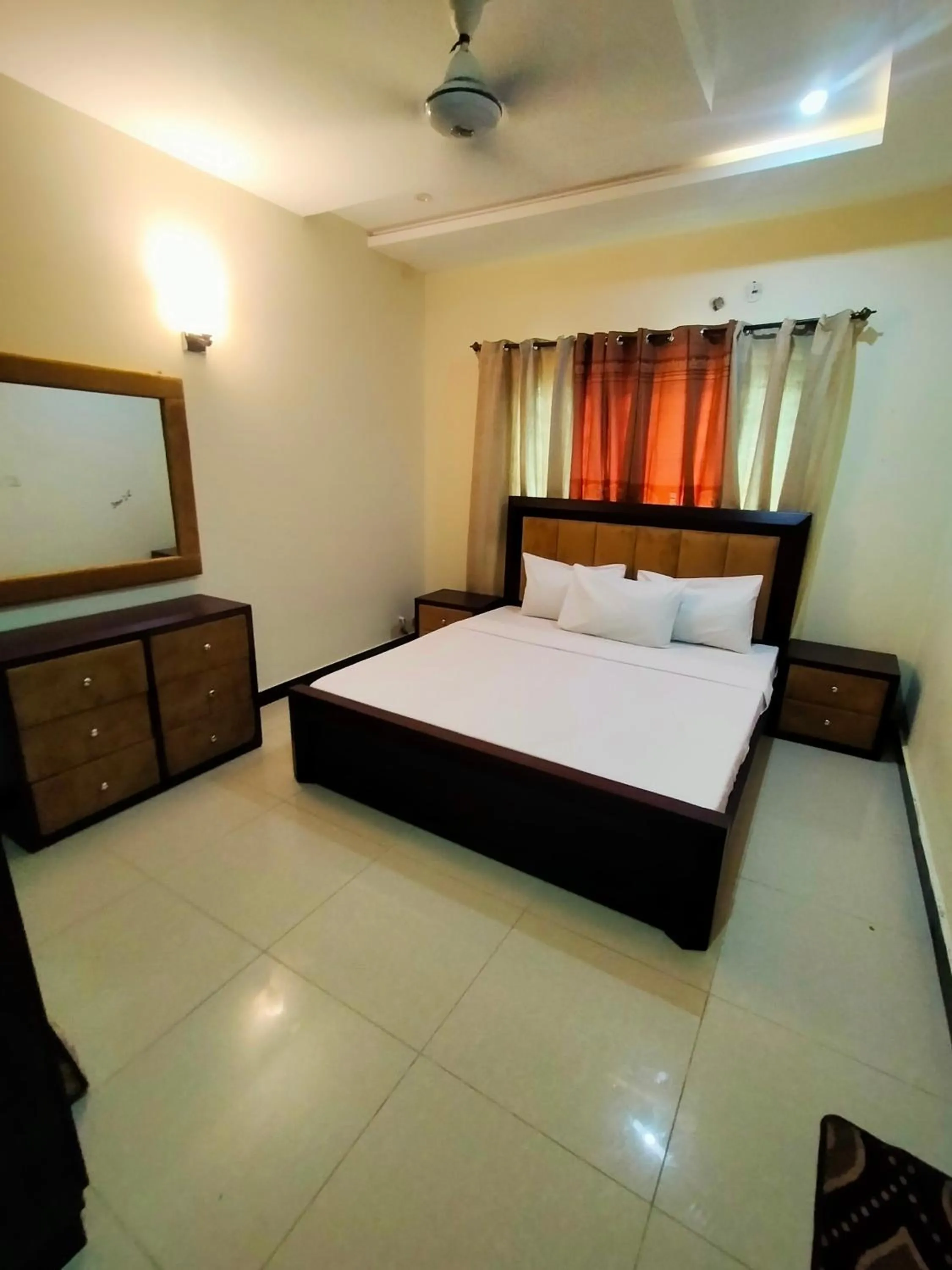 Bed in Peridot Vacation Inn, Bahria