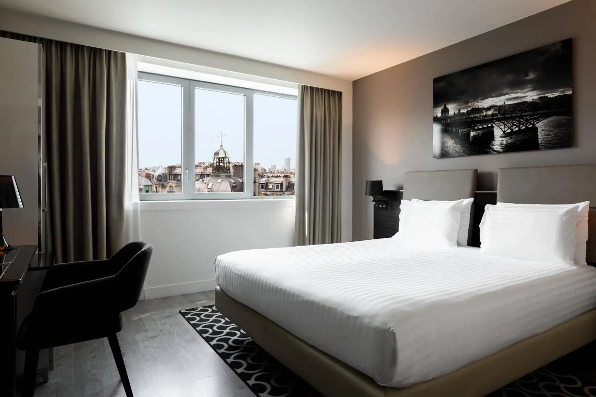 Superior King Room in AC Hotel Paris Porte Maillot by Marriott Superior King Room in AC Hotel Paris Porte Maillot by Marriott