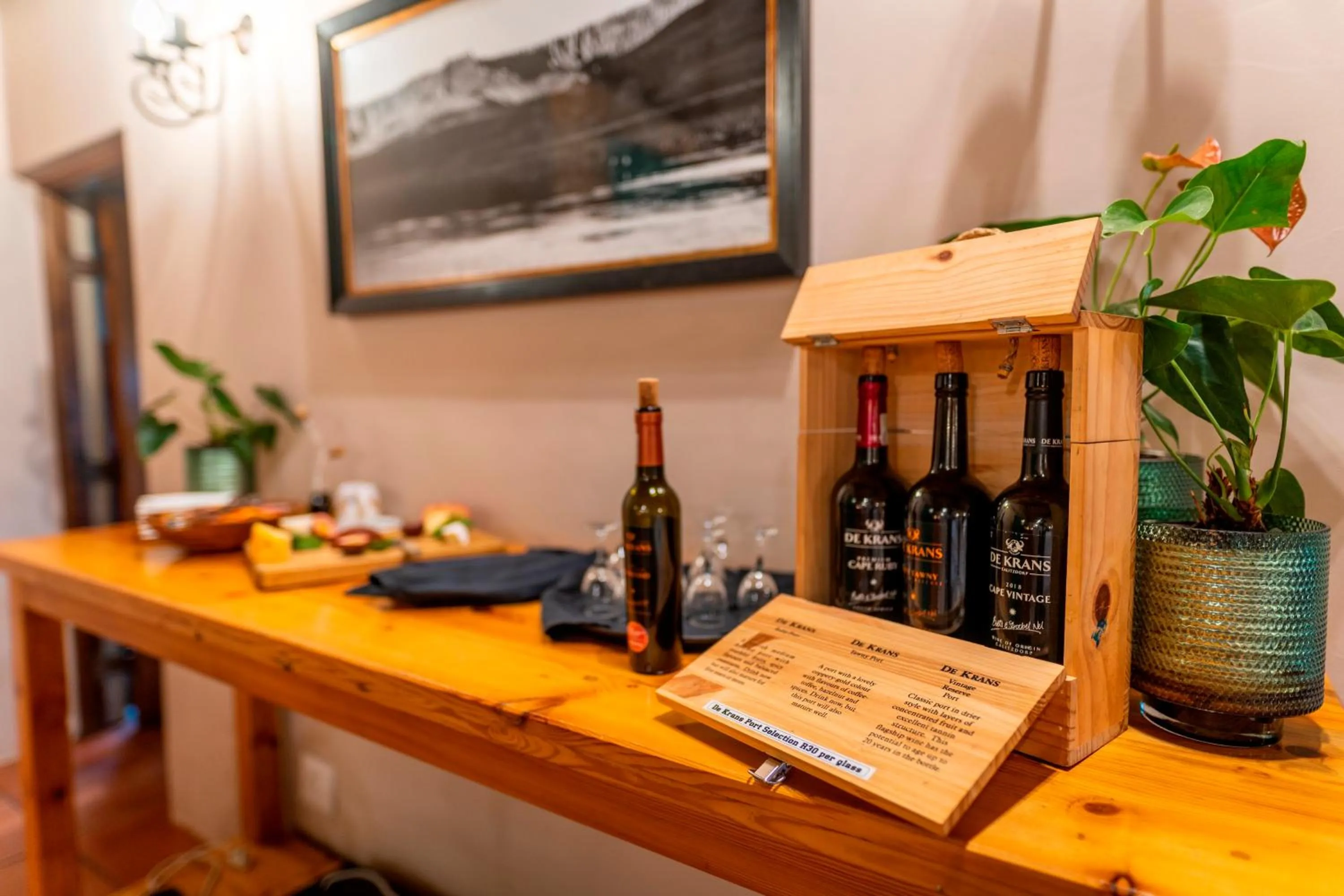 Lounge or bar in Montusi Mountain Lodge