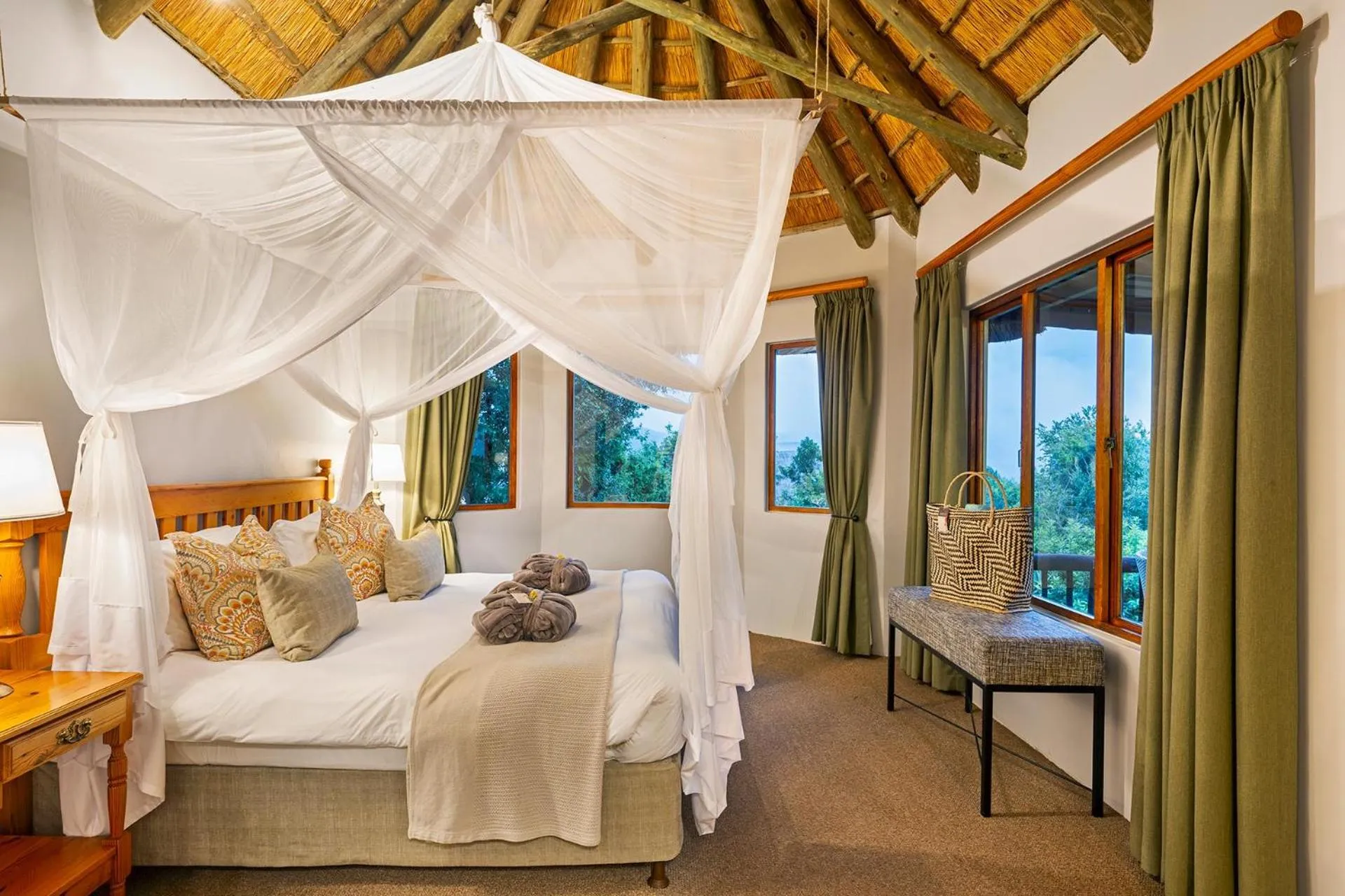 Bedroom, Bed in Montusi Mountain Lodge