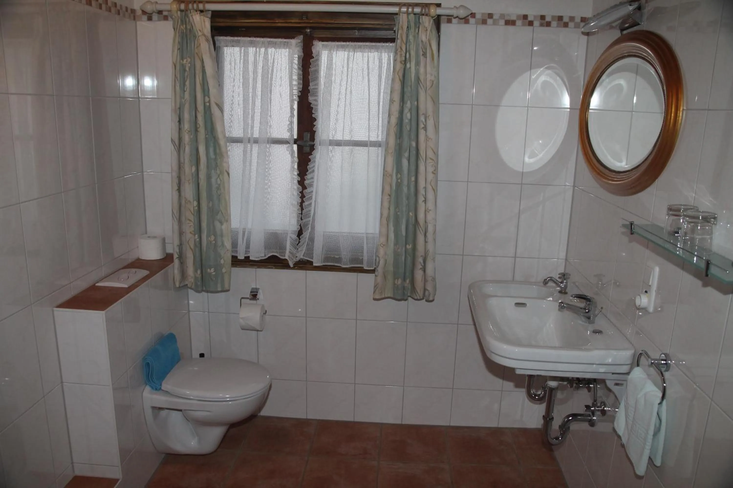 Bathroom in Wirtshaus und Pension Hocheck