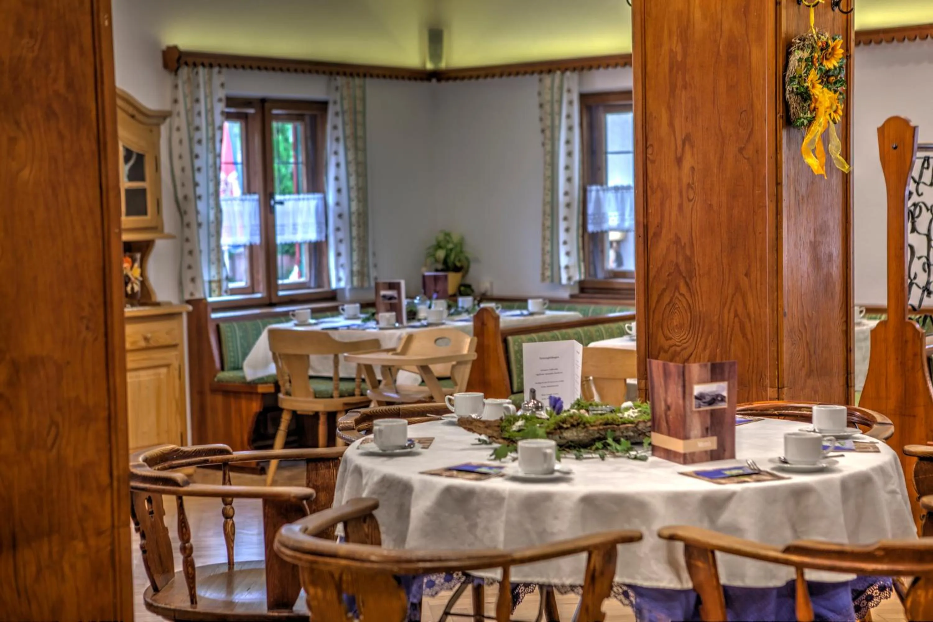 Restaurant/places to eat in Wirtshaus und Pension Hocheck