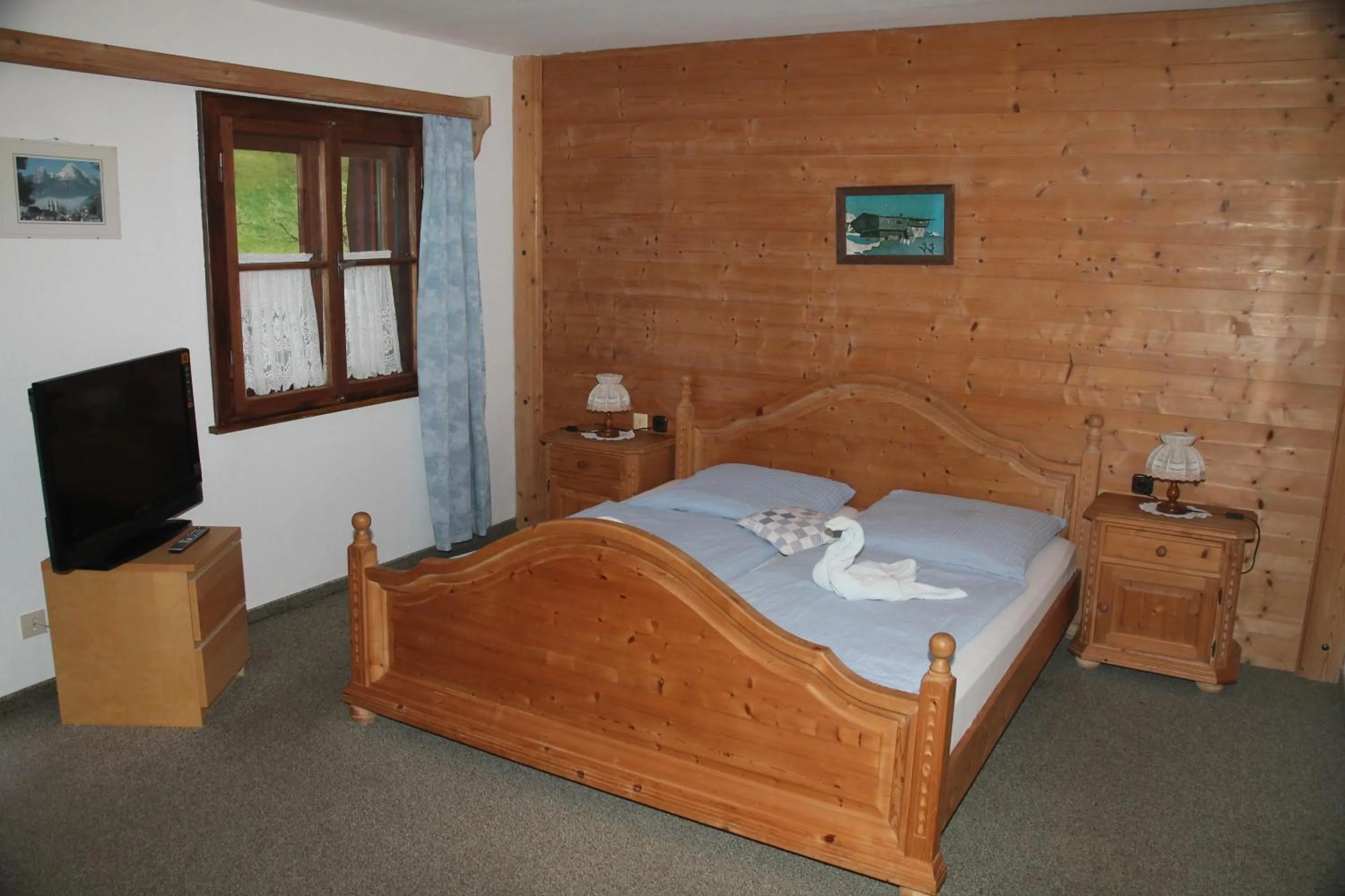 Bed in Wirtshaus und Pension Hocheck