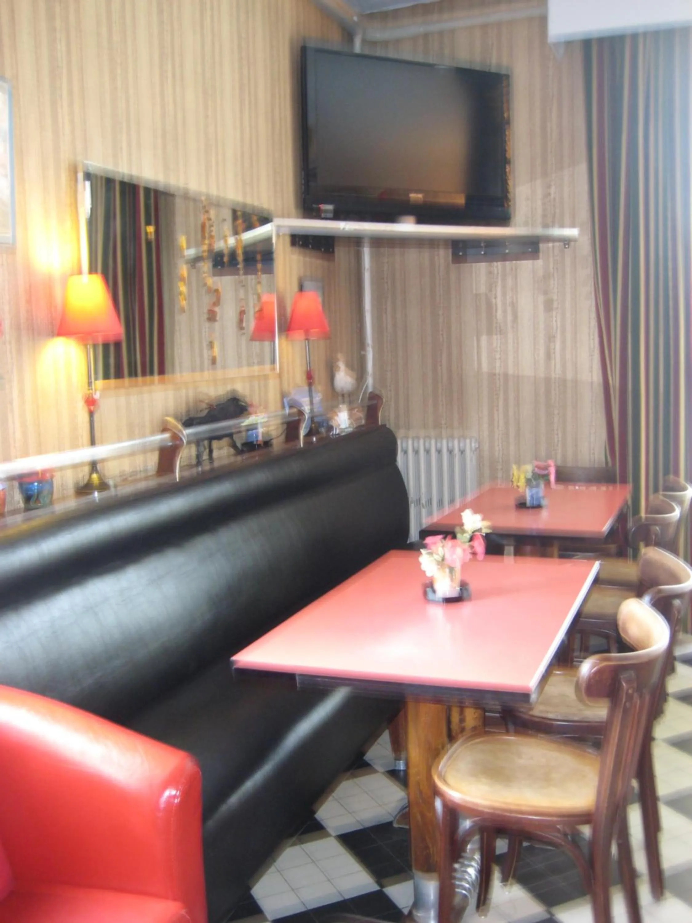 Lounge or bar in Hotel Bellevue de tradition familiale