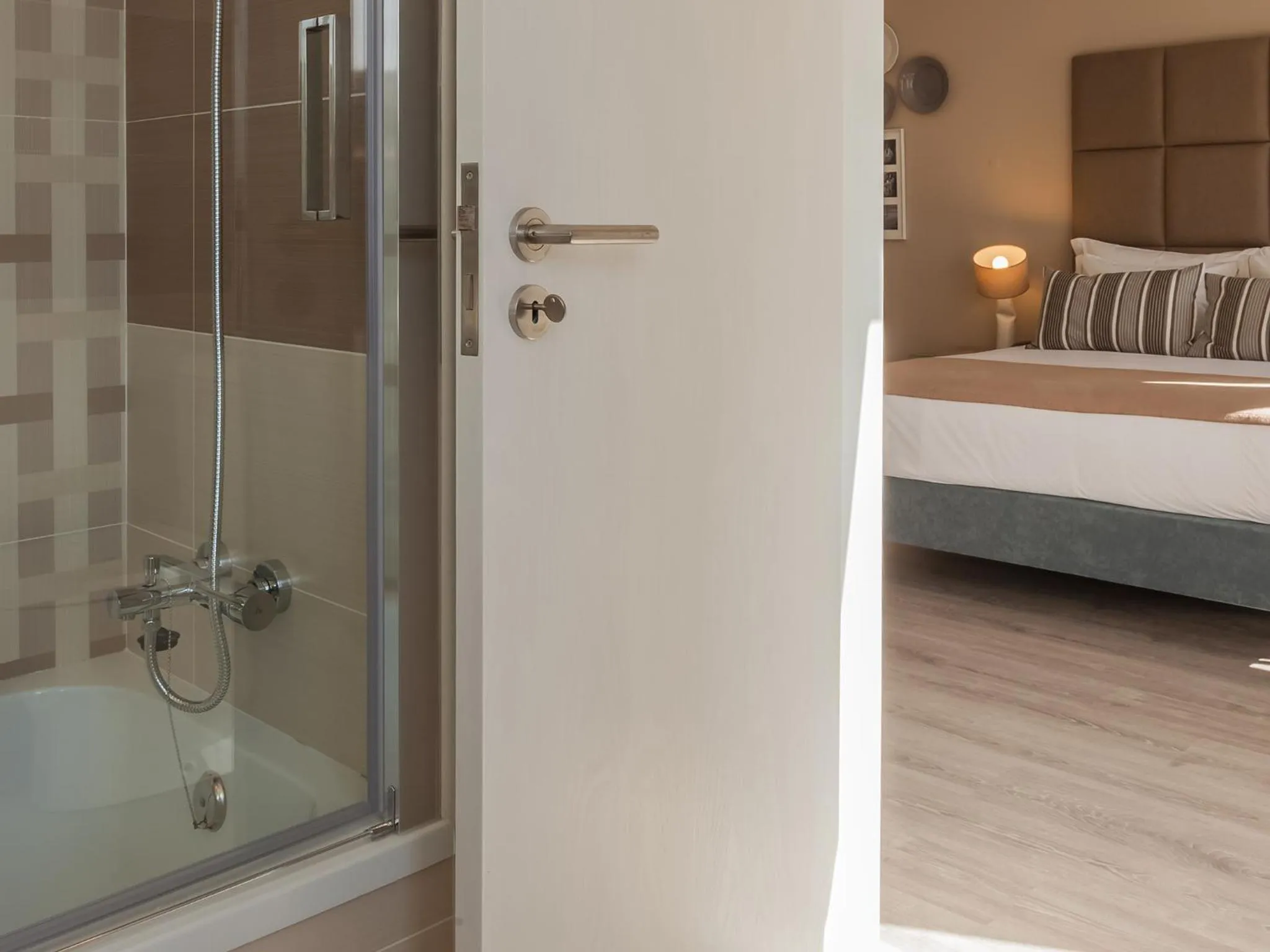 Bathroom, Bed in Vila Garden Guesthouse