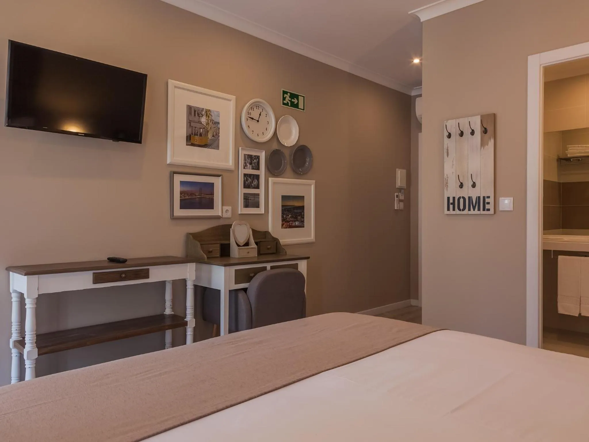 Seating area, Bed in Vila Garden Guesthouse