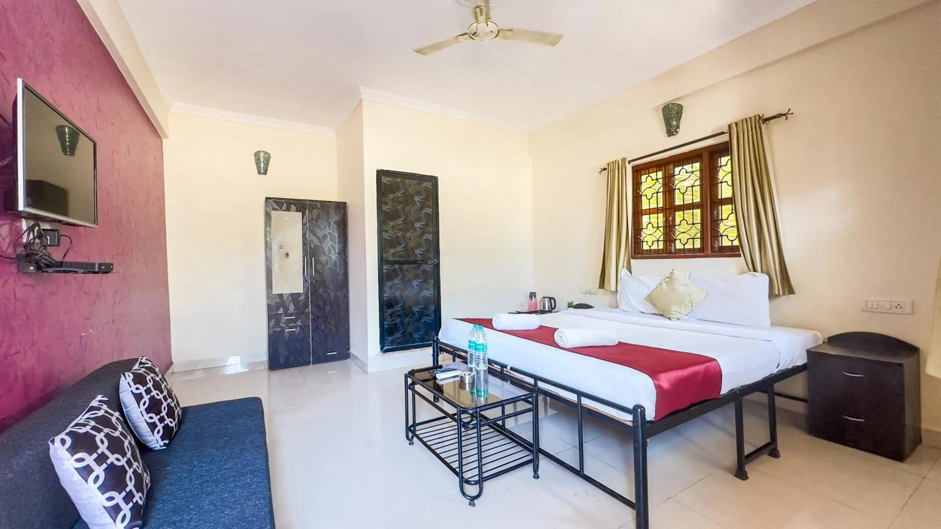 Bedroom, Bed in Hotel Leela Inn Candolim