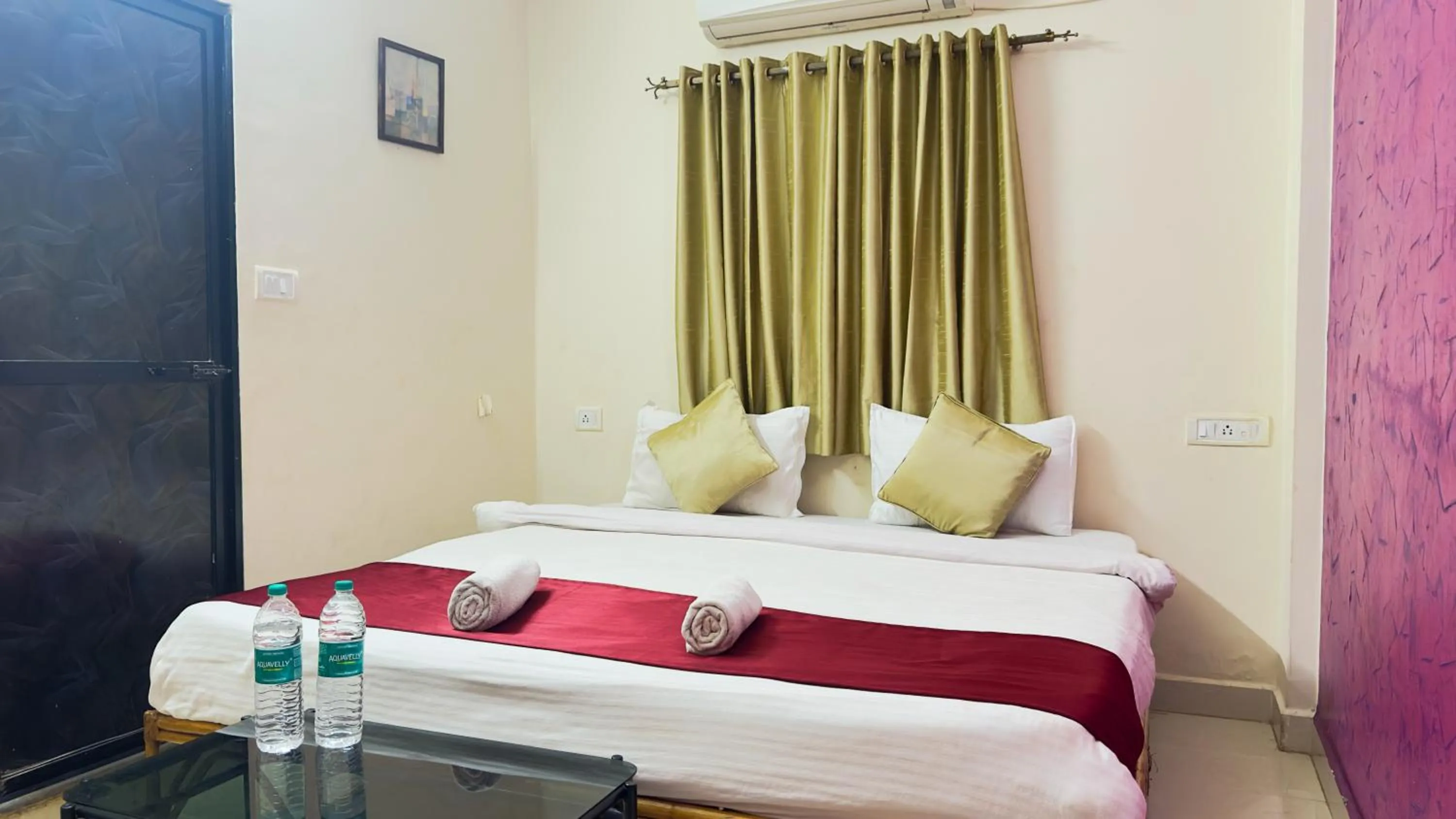 Bed in Hotel Leela Inn Candolim