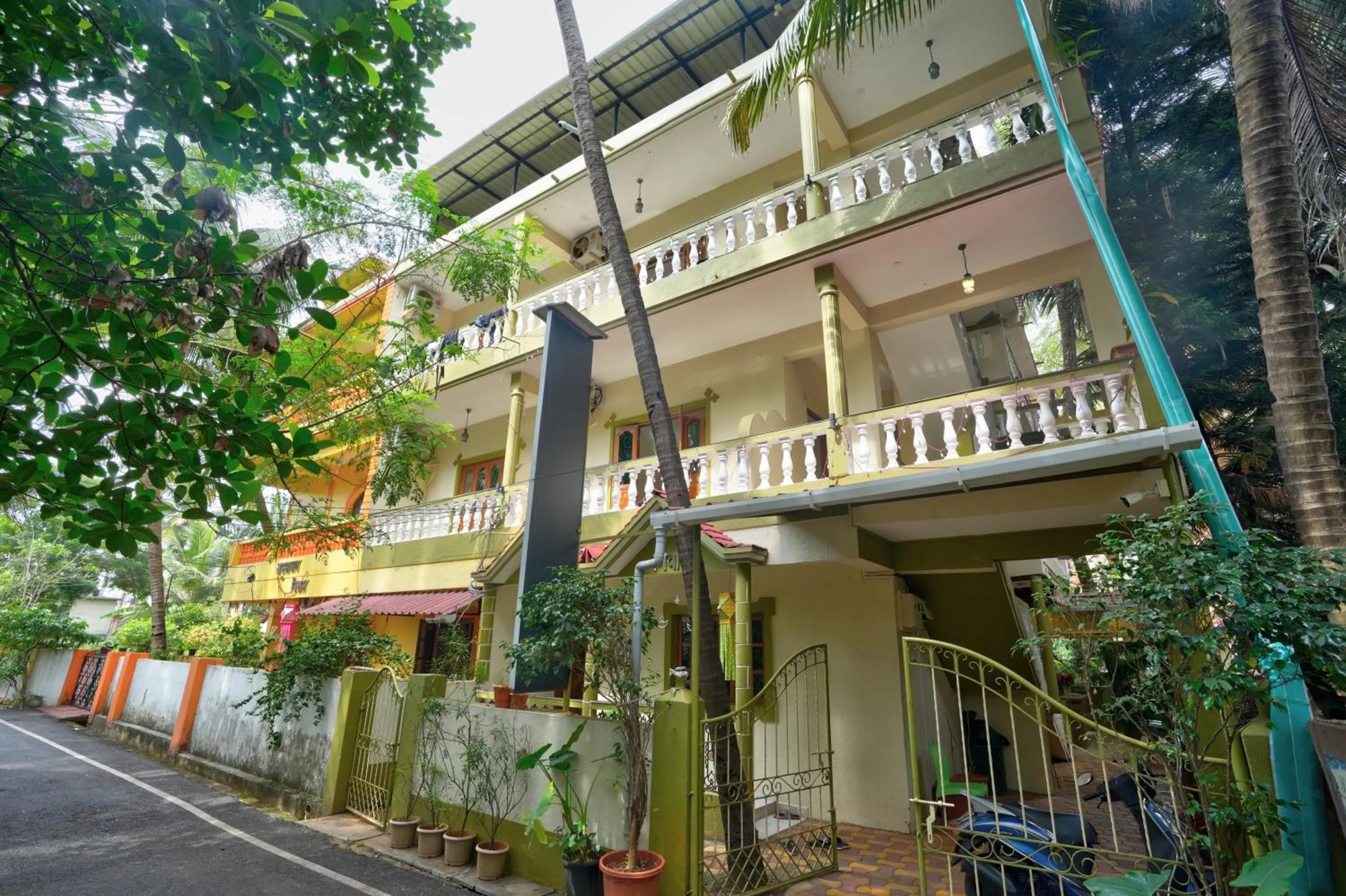 Facade/entrance in Hotel Leela Inn Candolim
