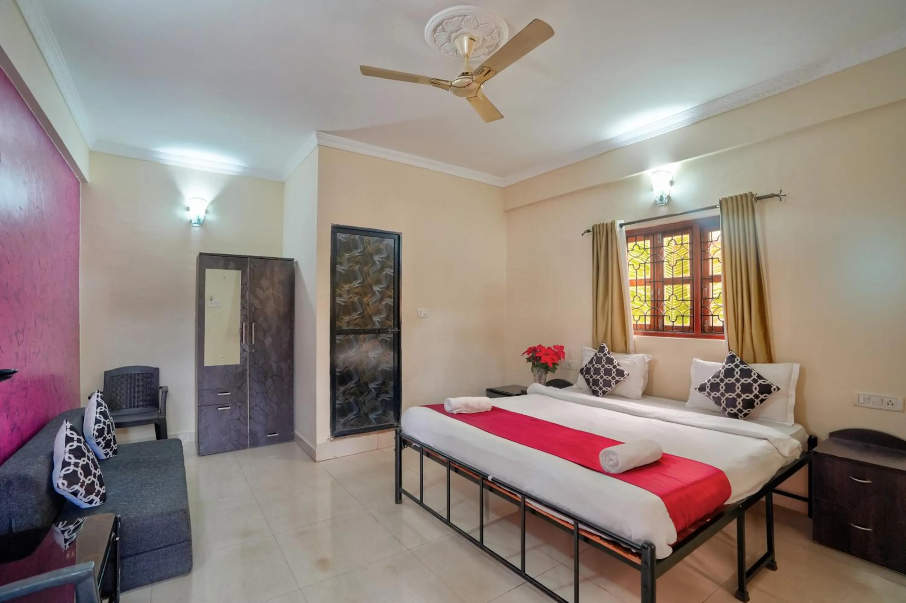 Bedroom, Bed in Hotel Leela Inn Candolim