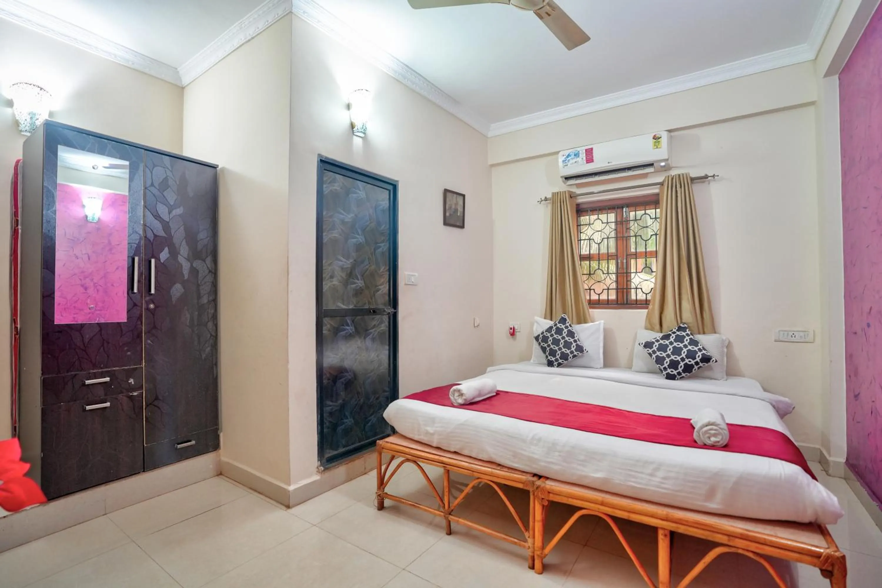 Bedroom, Bed in Hotel Leela Inn Candolim