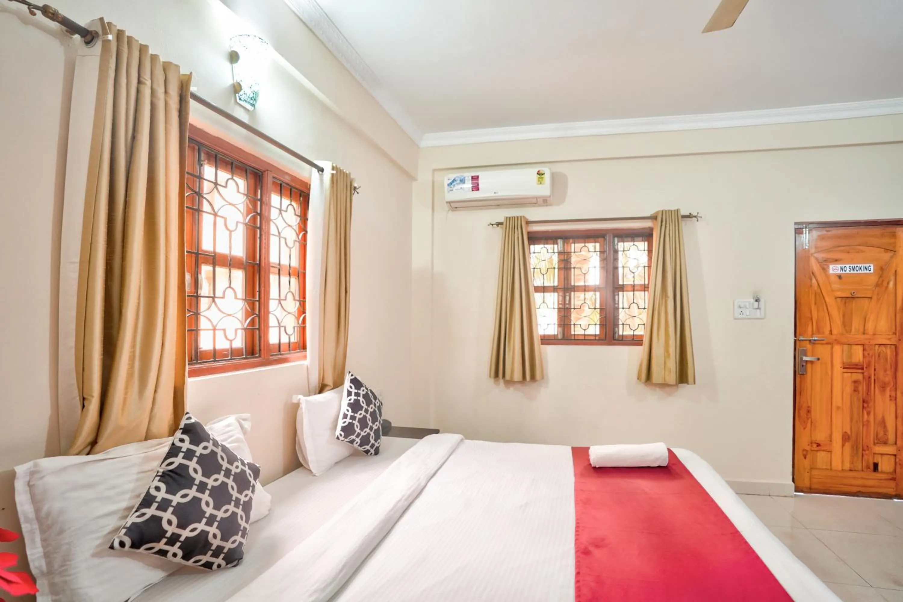 Bed in Hotel Leela Inn Candolim