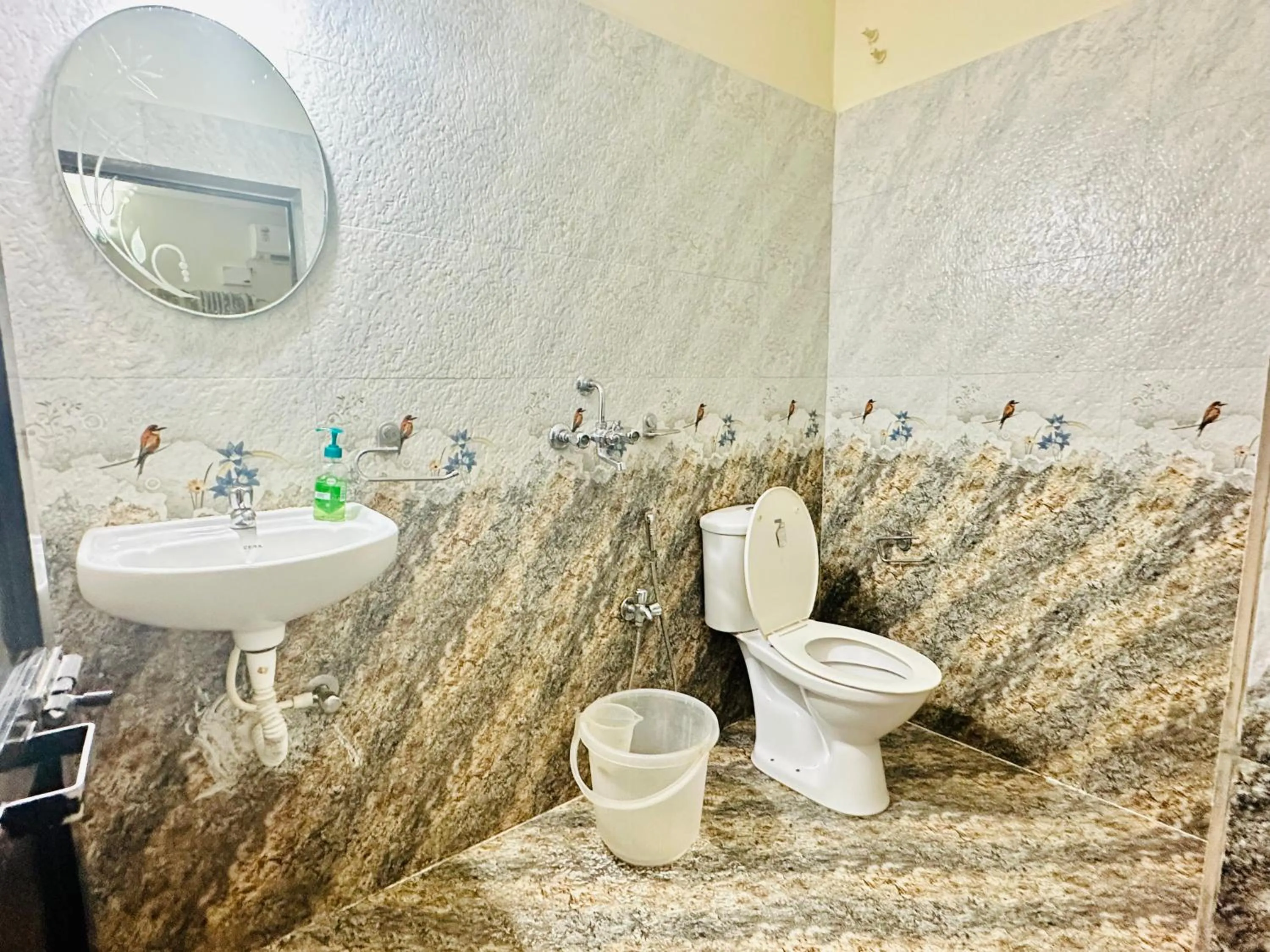 Toilet in Hotel Leela Inn Candolim