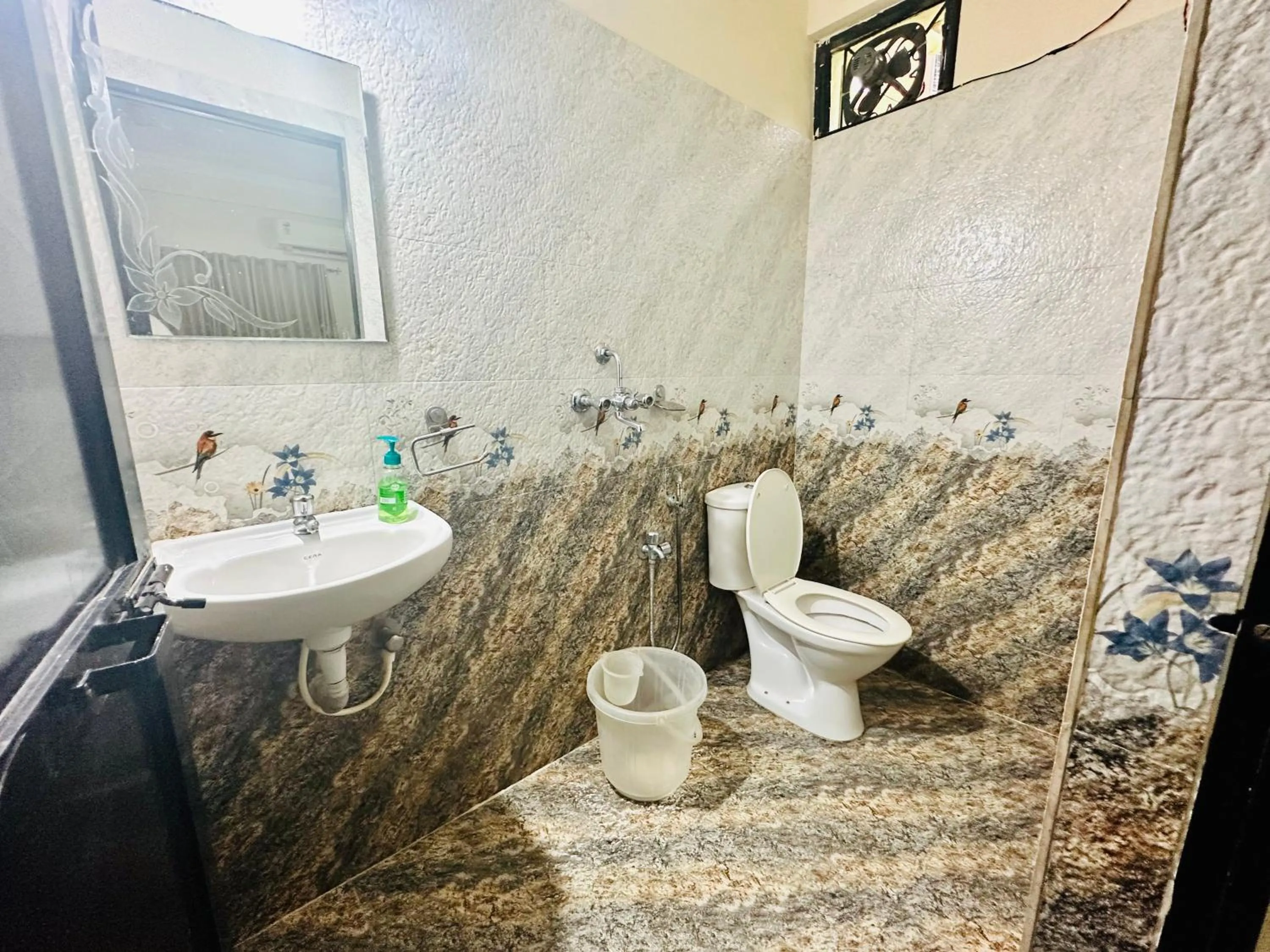 Toilet in Hotel Leela Inn Candolim