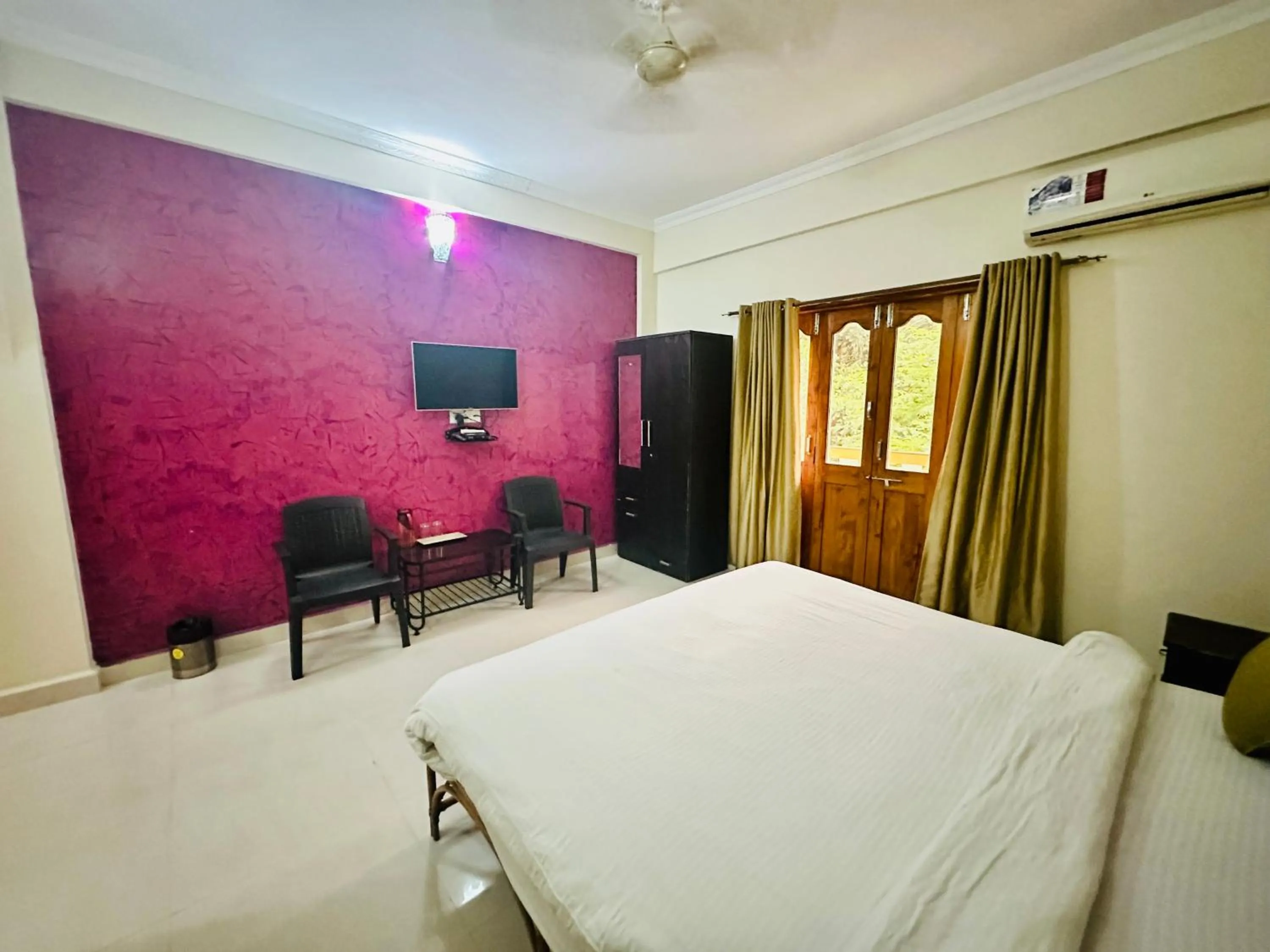 Bed in Hotel Leela Inn Candolim