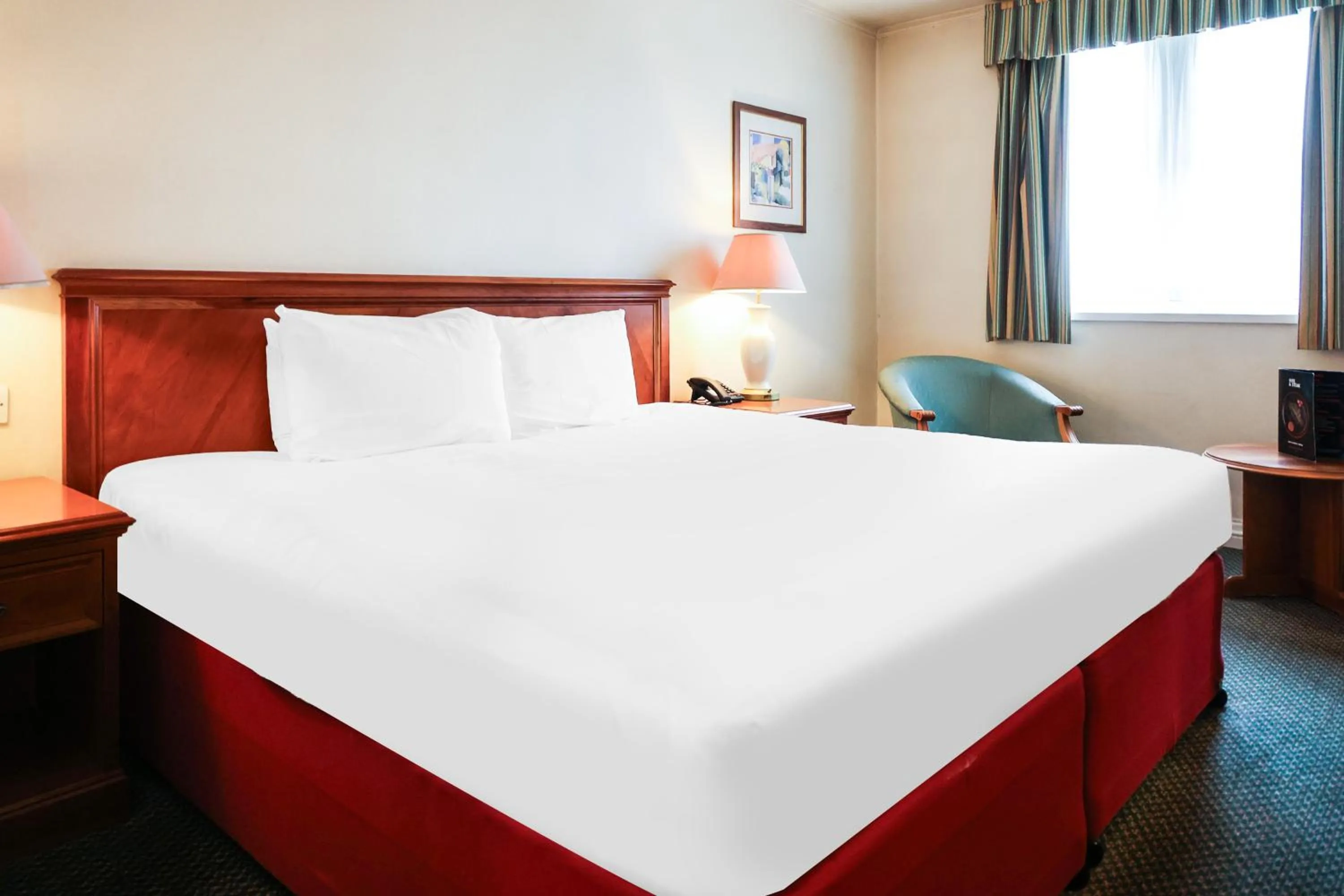 Photo of the whole room, Bed in OYO Tong Park Hotel