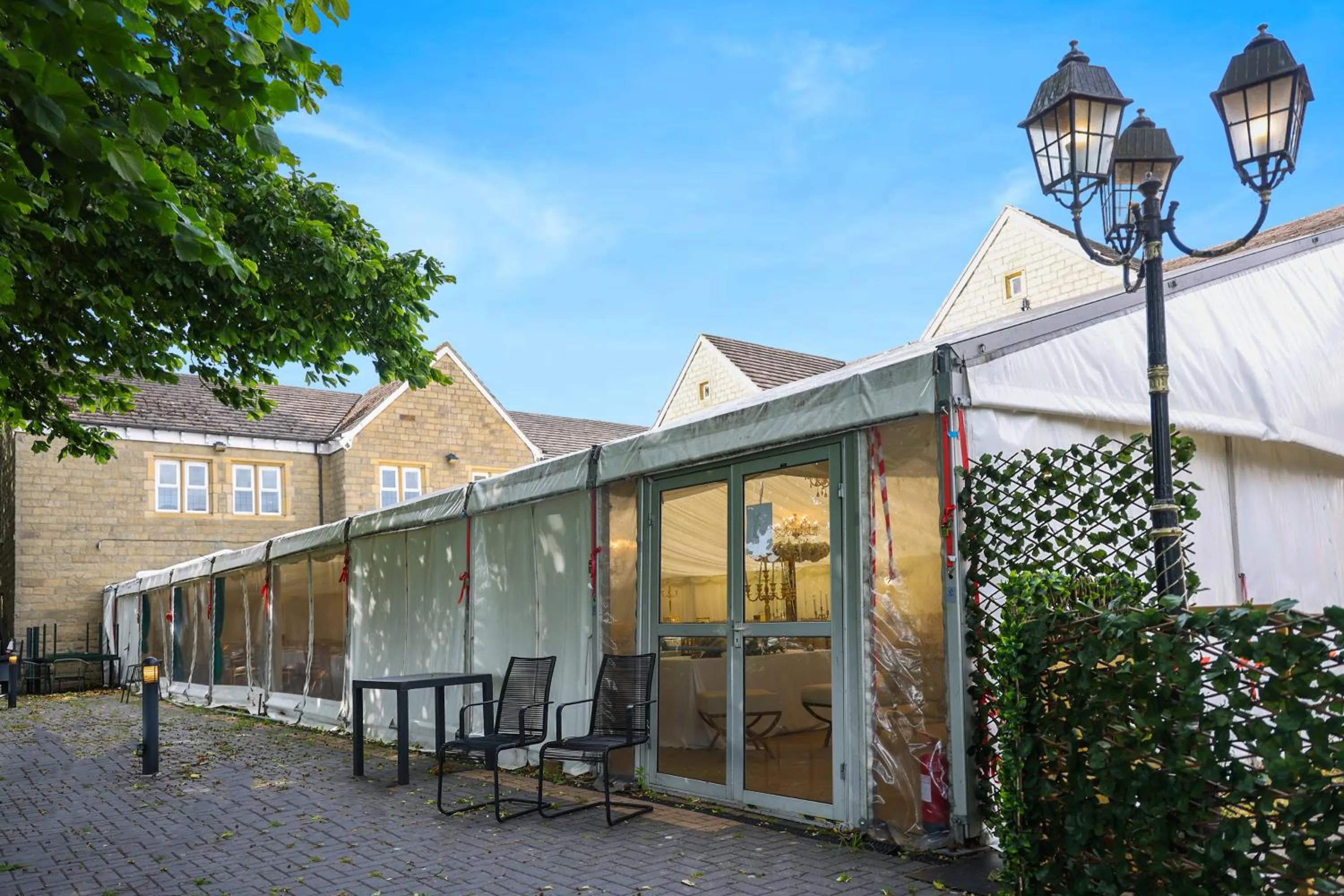 Property building in OYO Tong Park Hotel