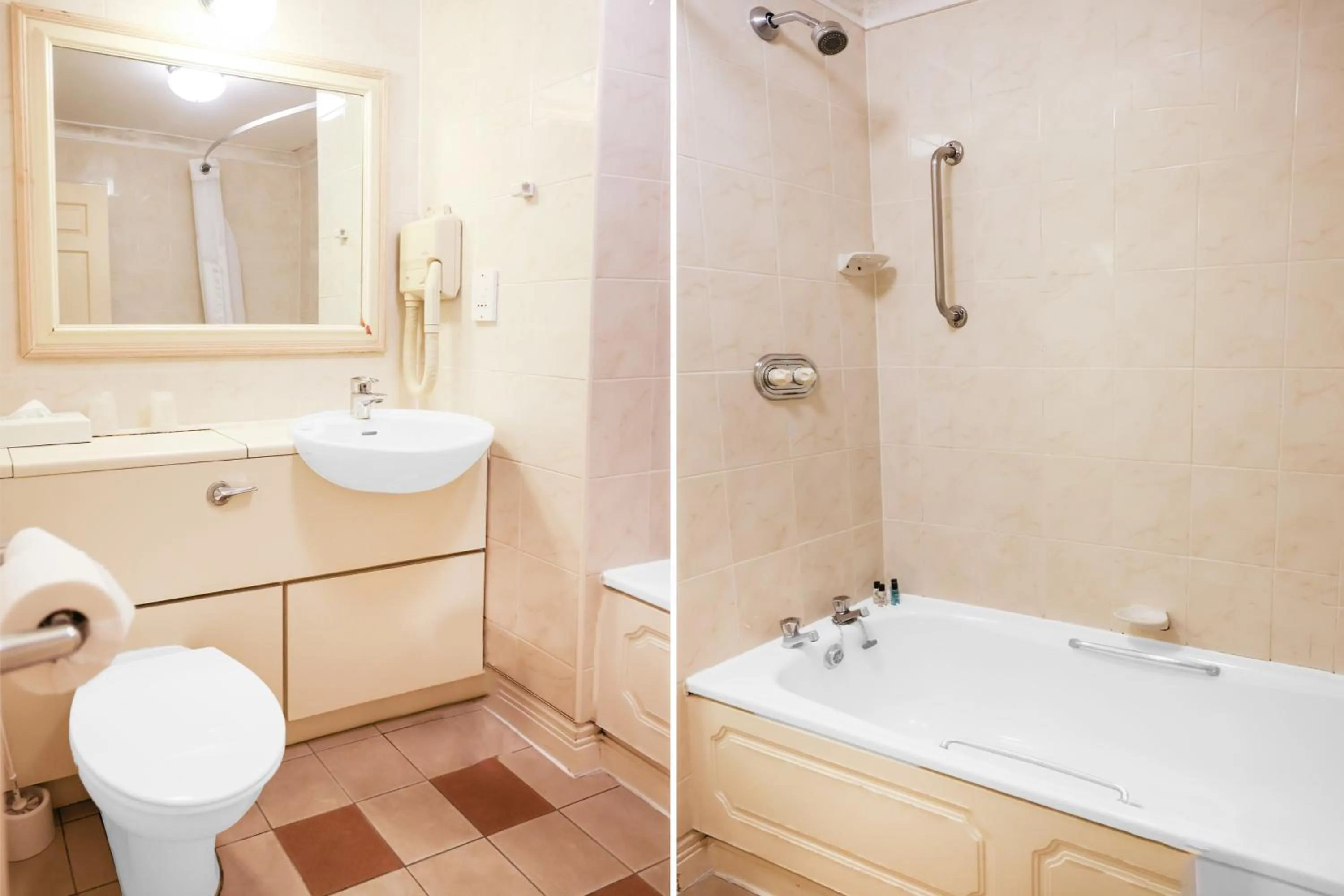 Bathroom in OYO Tong Park Hotel