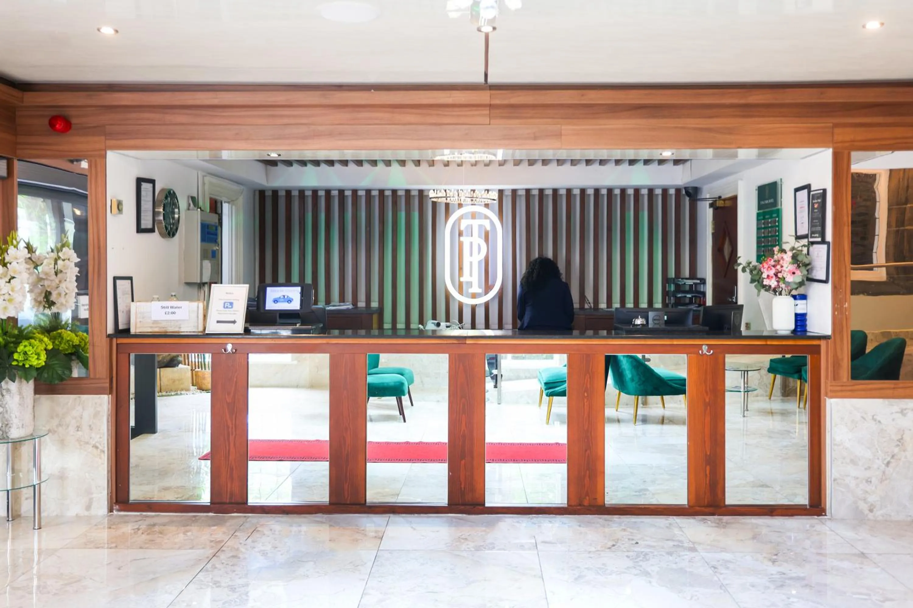 Lobby or reception in OYO Tong Park Hotel