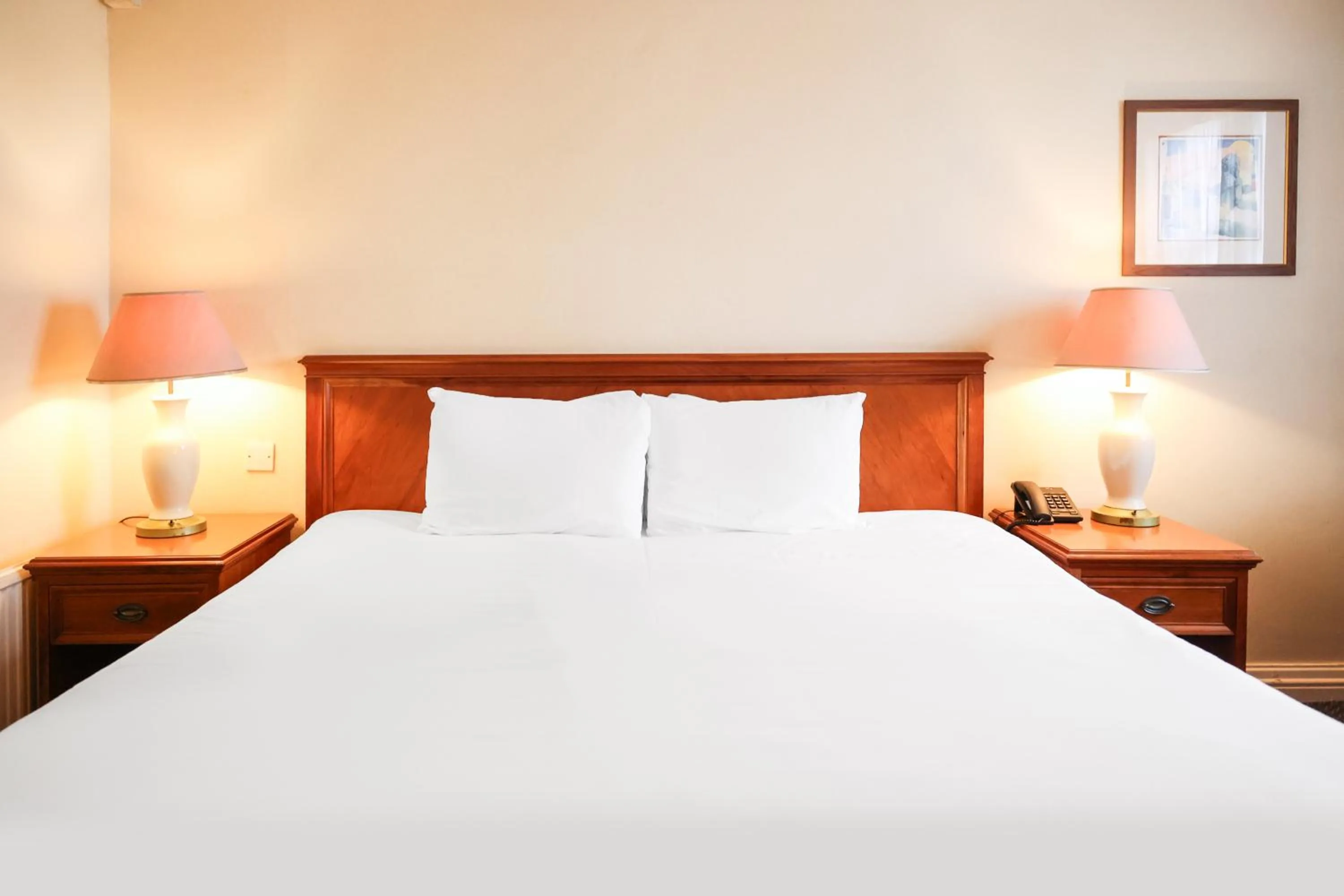 Bedroom, Bed in OYO Tong Park Hotel