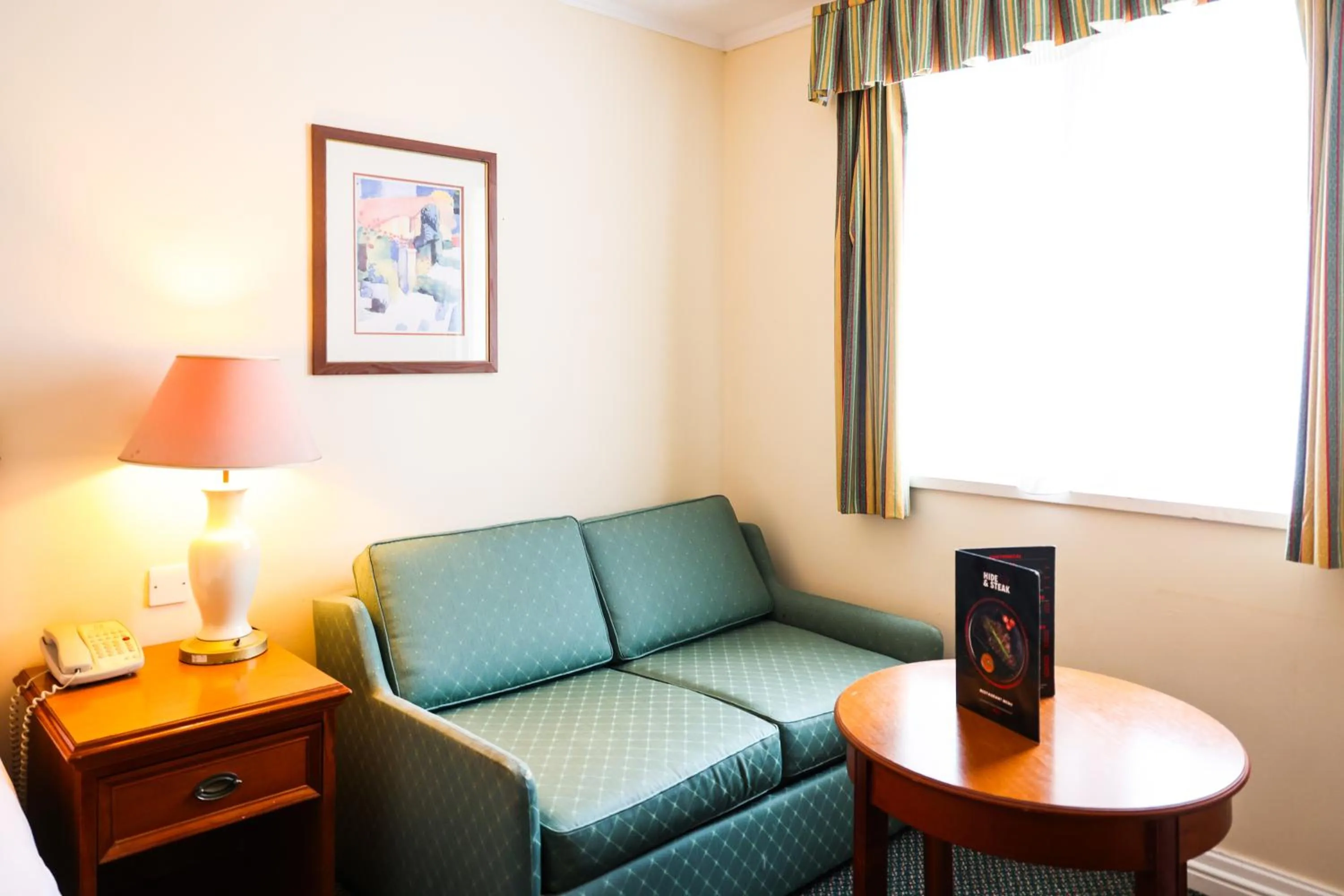 Seating area in OYO Tong Park Hotel