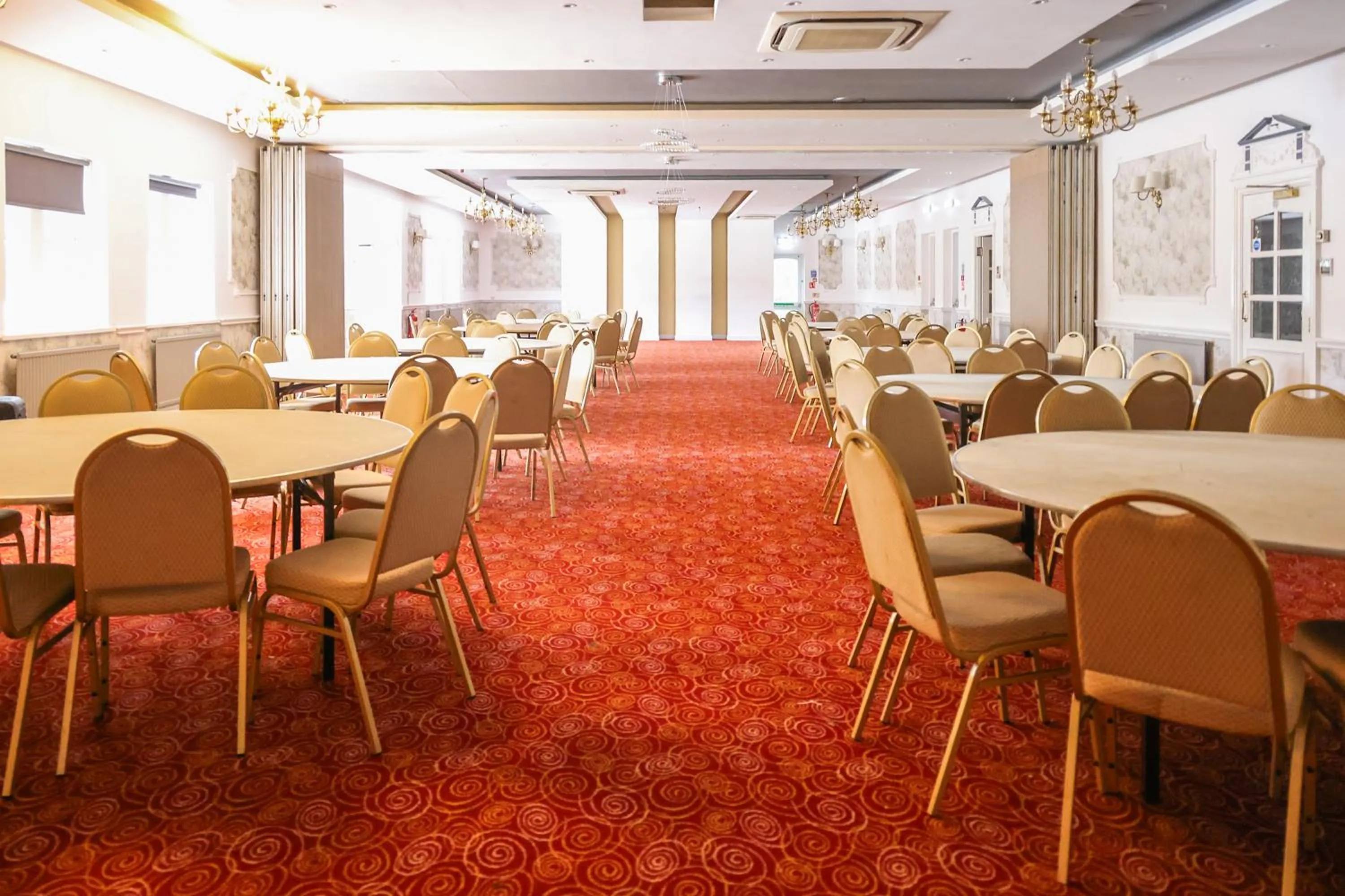 Restaurant/places to eat in OYO Tong Park Hotel