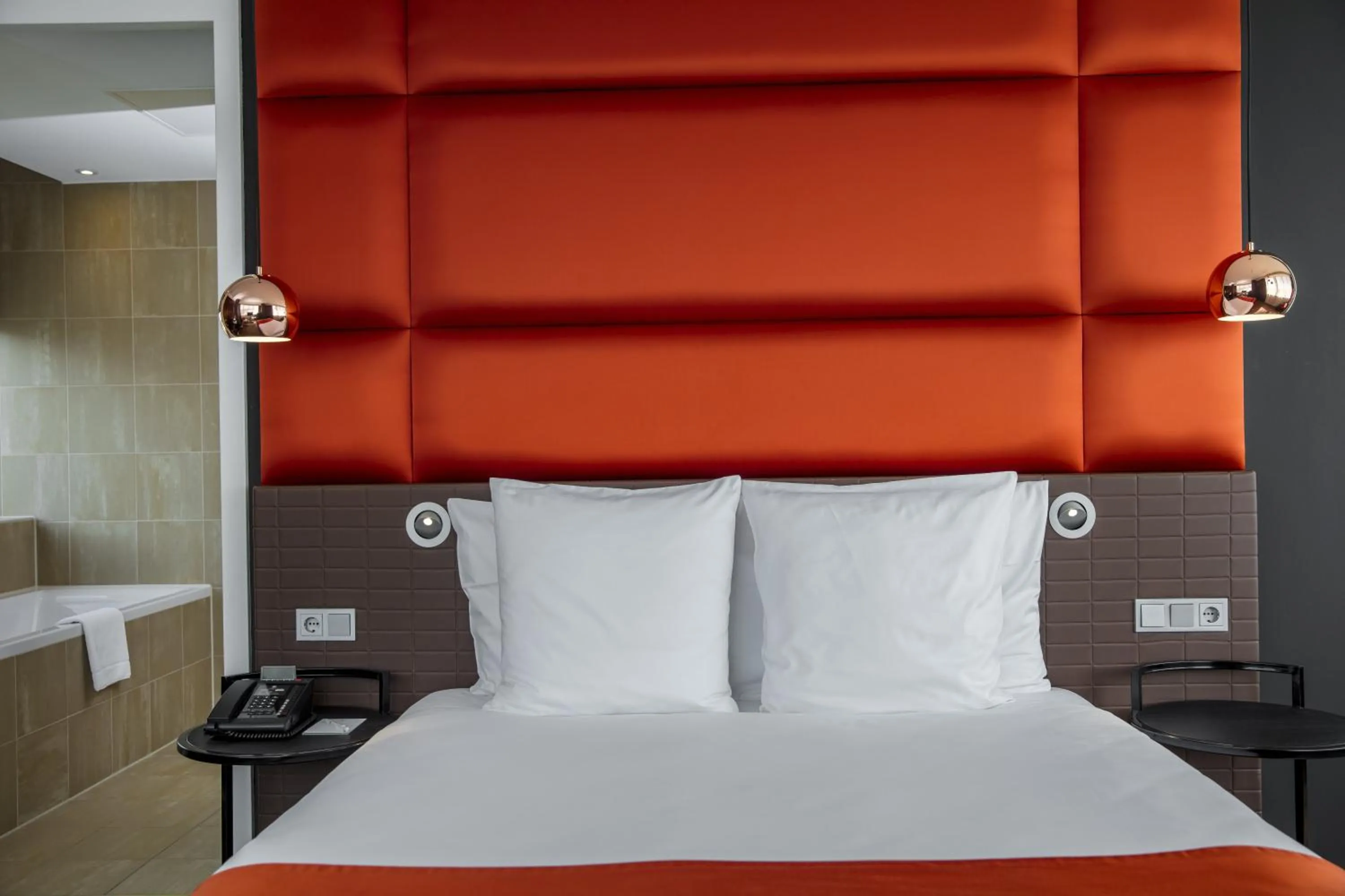 Photo of the whole room, Bed in Holiday Inn Amsterdam - Arena Towers by IHG