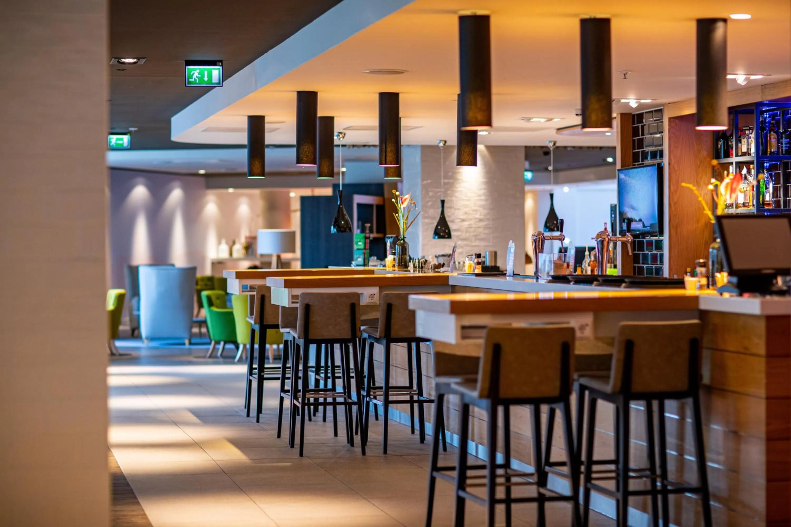 Lounge or bar in Holiday Inn Amsterdam - Arena Towers by IHG
