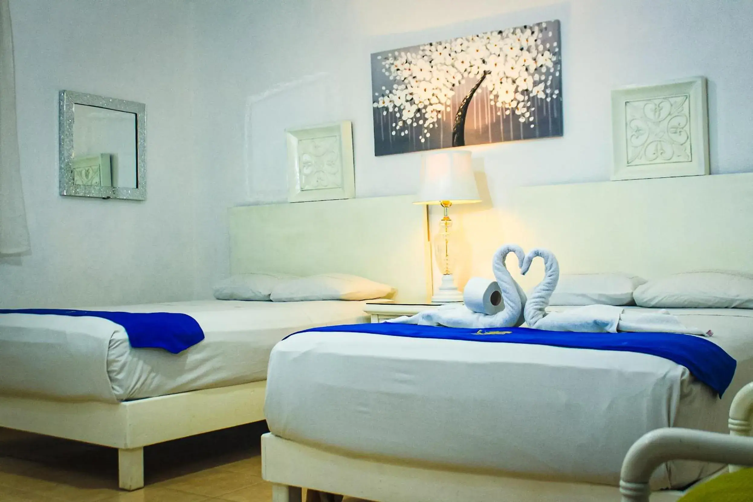 Family Double Room in Palacio Canton Hotel - Valladolid Family Double Room in Palacio Canton Hotel - Valladolid