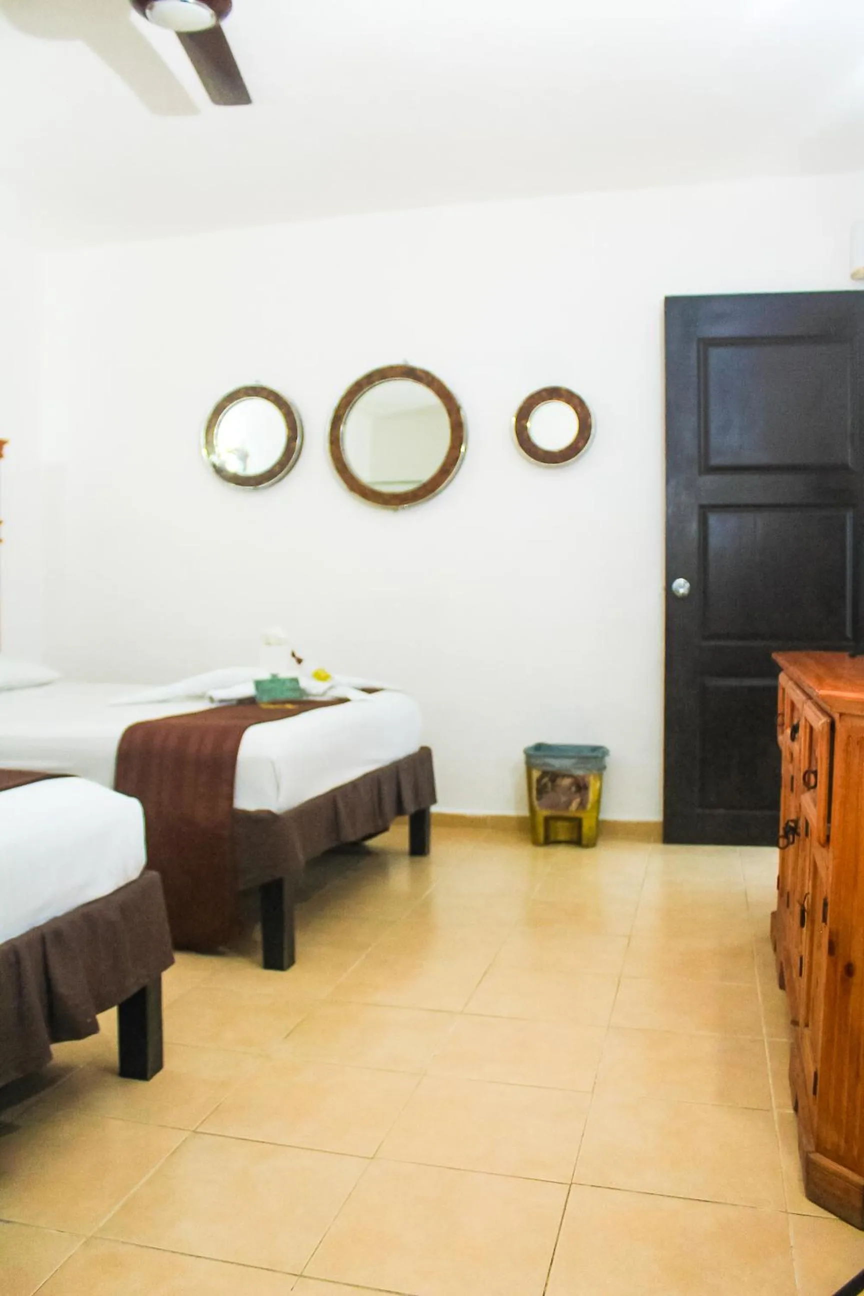 Photo of the whole room, Bed in Palacio Canton Hotel - Valladolid