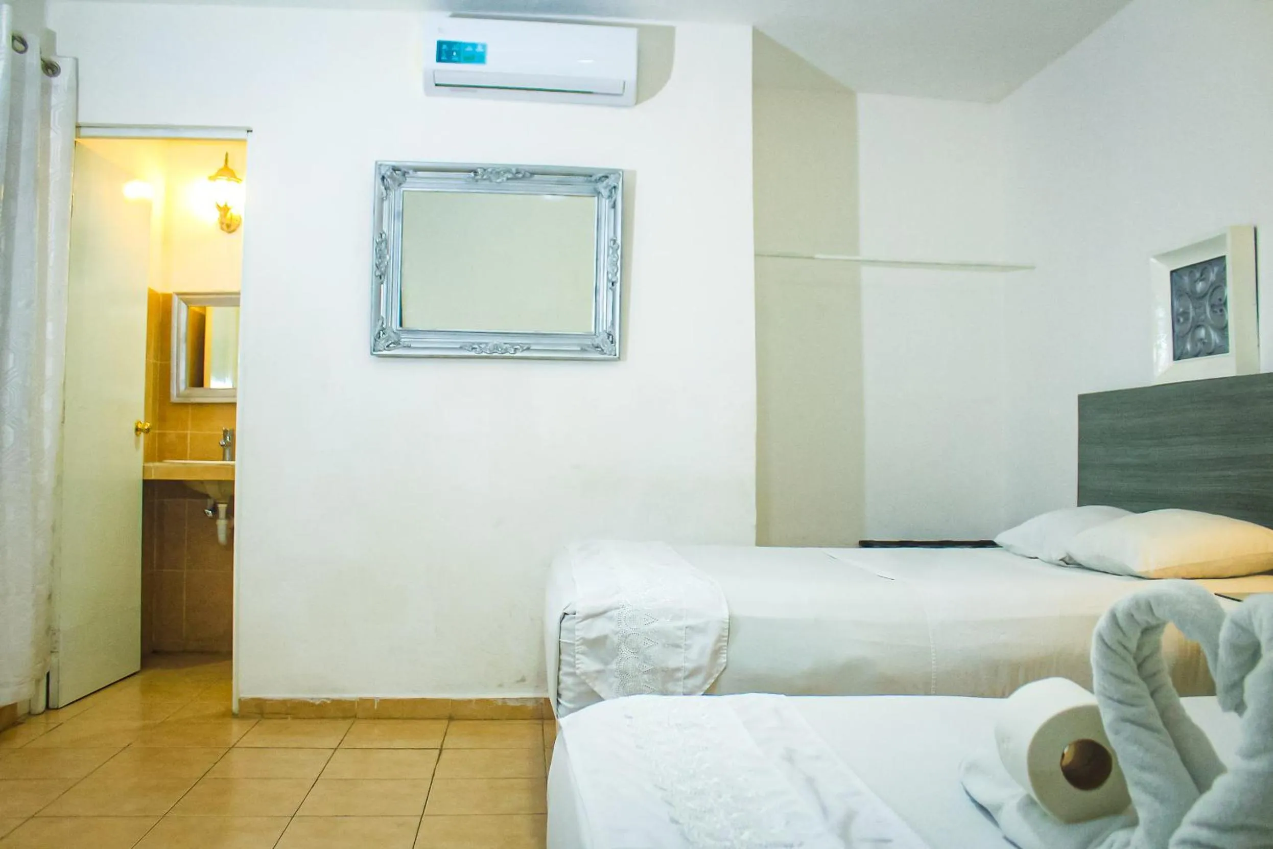 Photo of the whole room, Bed in Palacio Canton Hotel - Valladolid