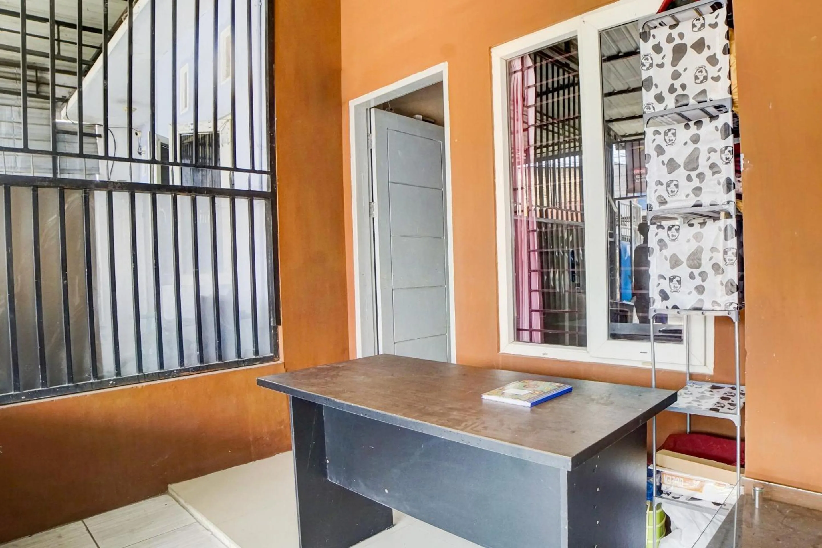 Lobby or reception in Hotel O Penginapan Syariah Faster Inn