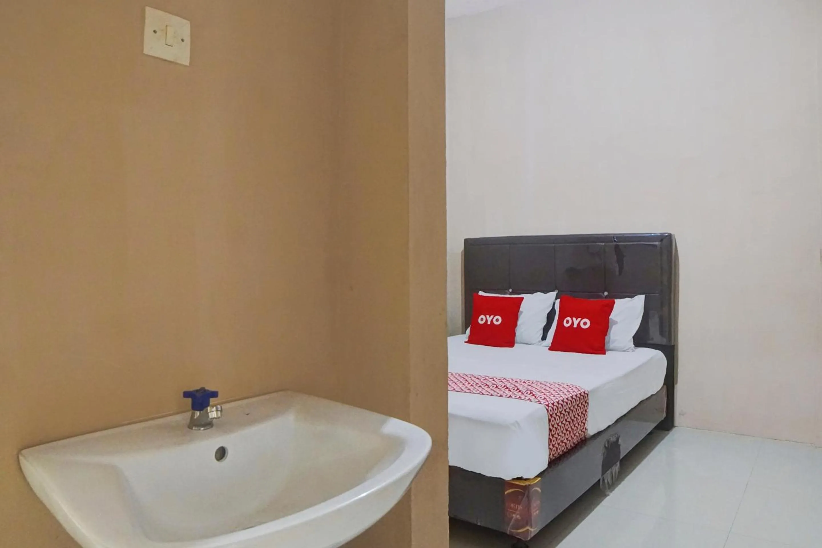 Bedroom, Bed in Hotel O Penginapan Syariah Faster Inn