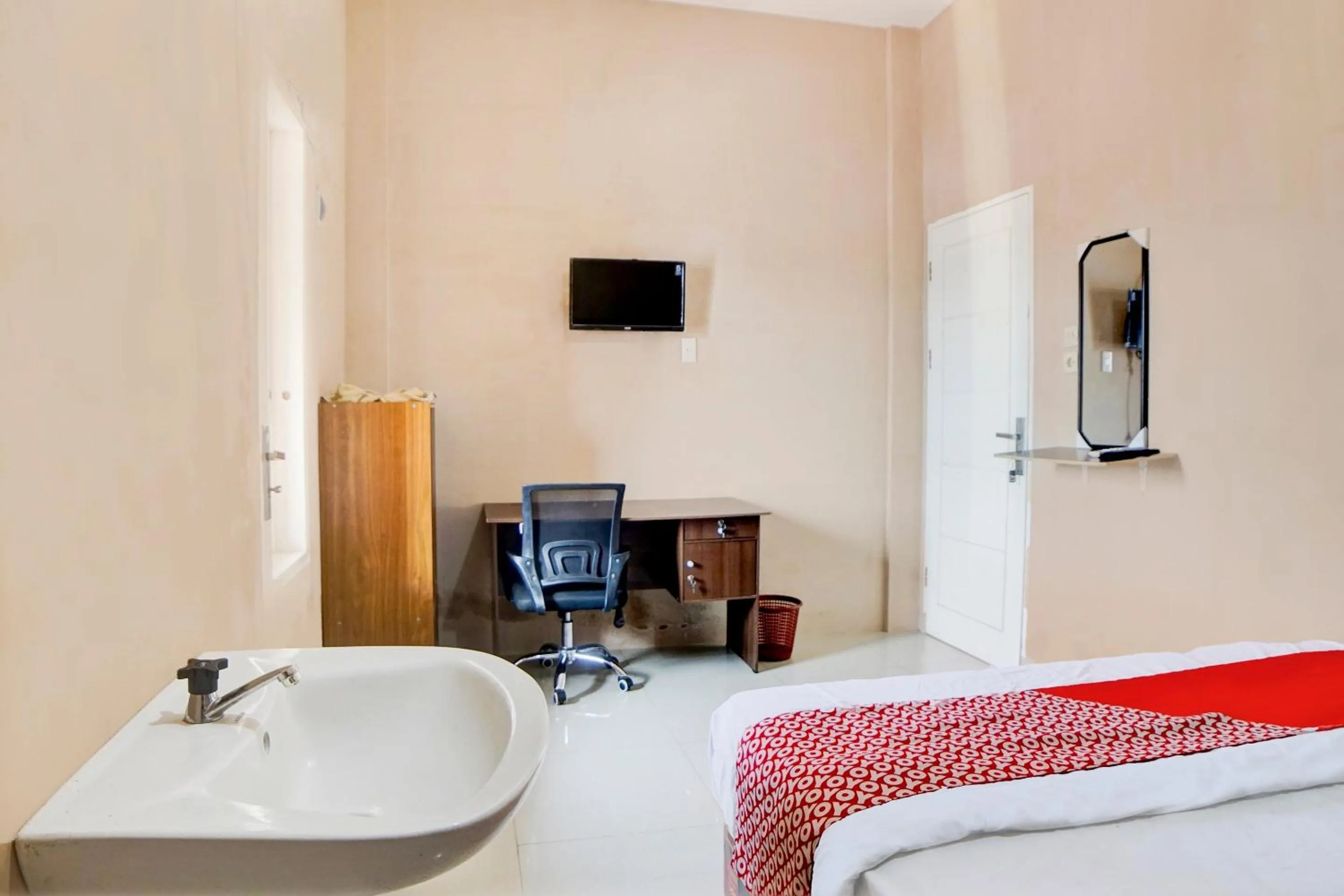 Bedroom, Bed in Hotel O Penginapan Syariah Faster Inn