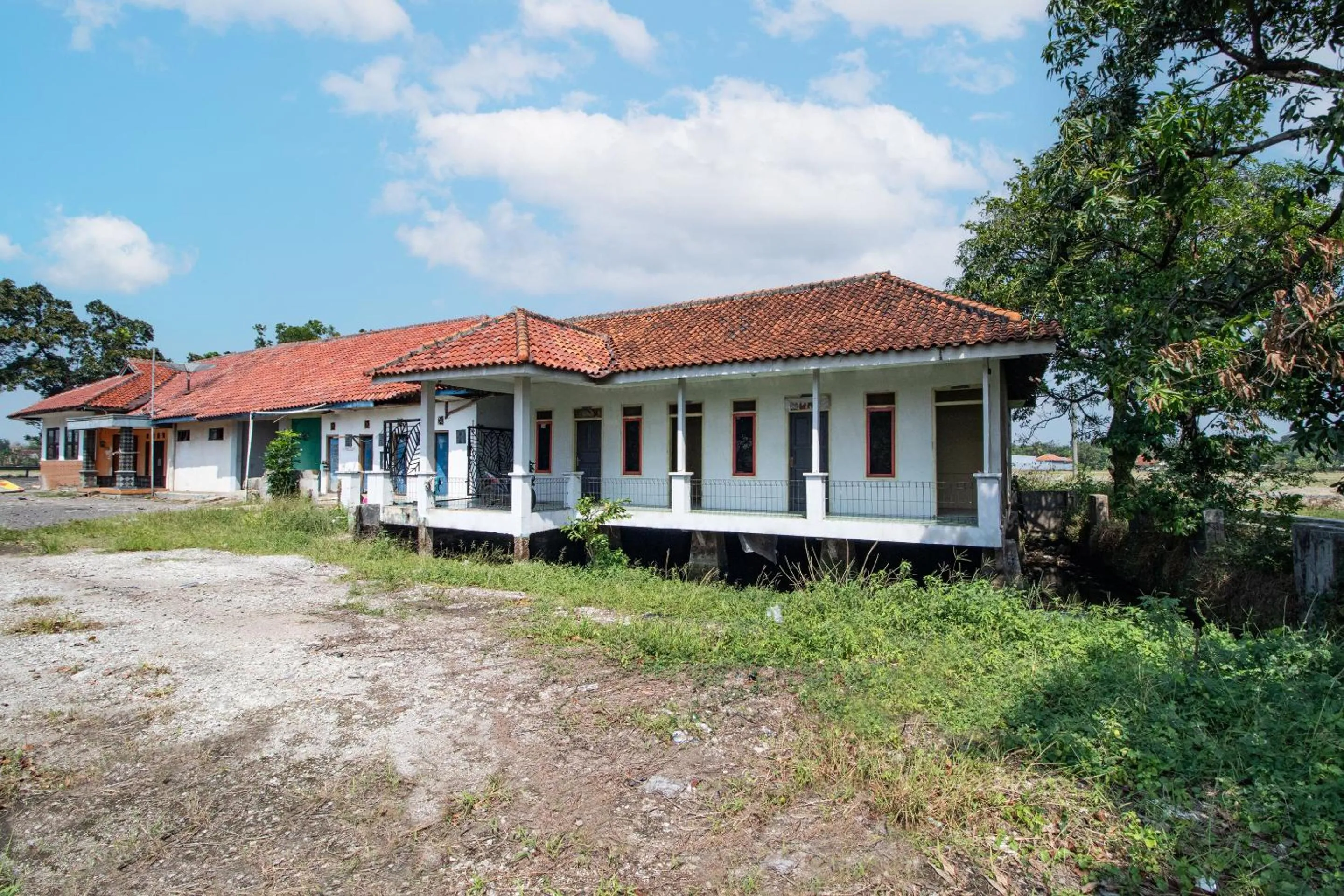 Facade/entrance in Hotel O Al Mahira Syariah