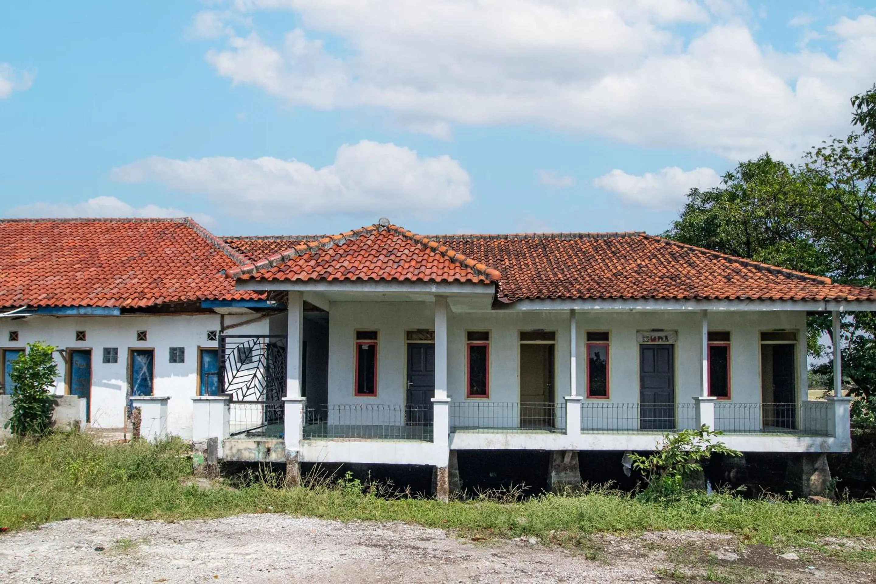 Facade/entrance in Hotel O Al Mahira Syariah