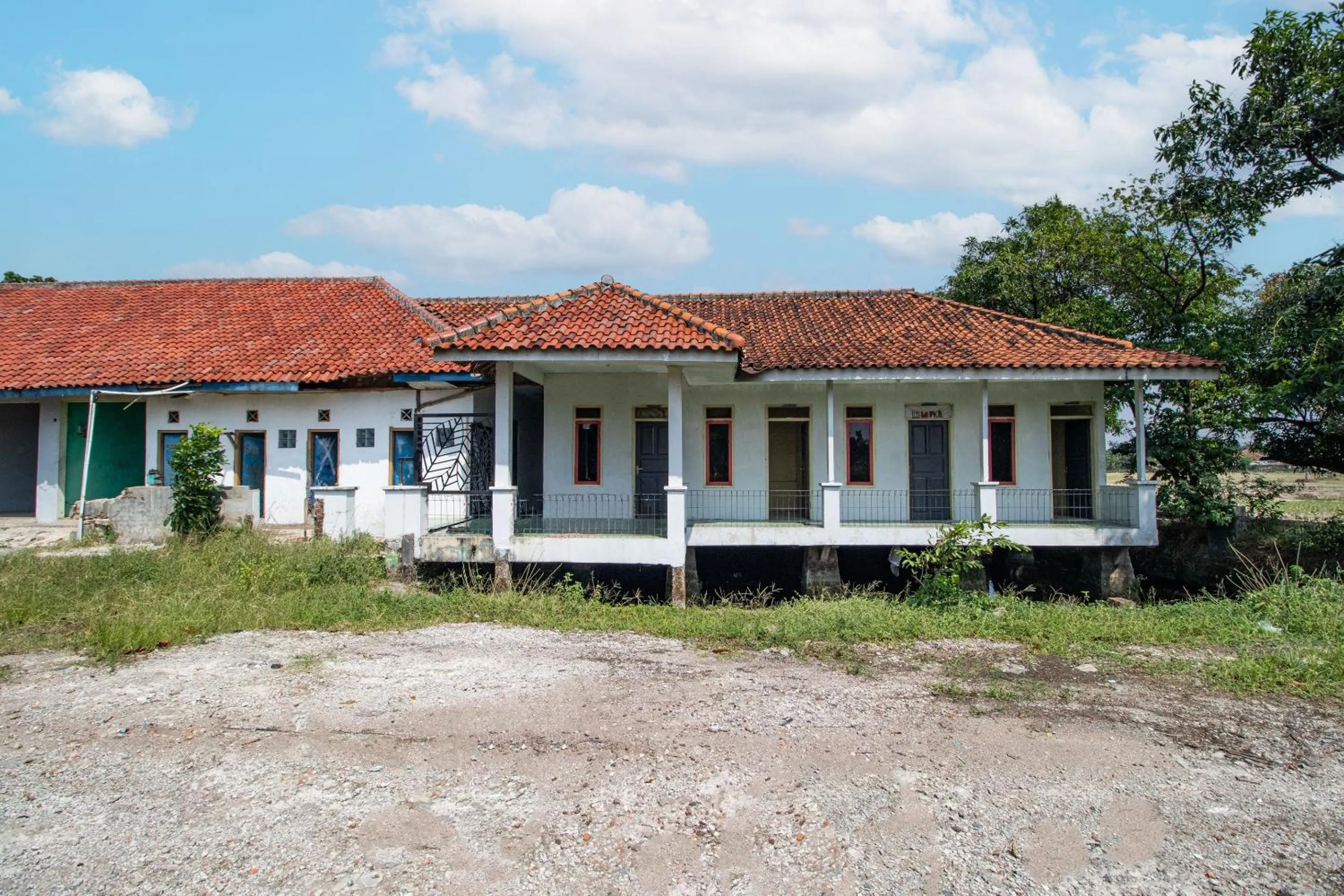 Facade/entrance in Hotel O Al Mahira Syariah
