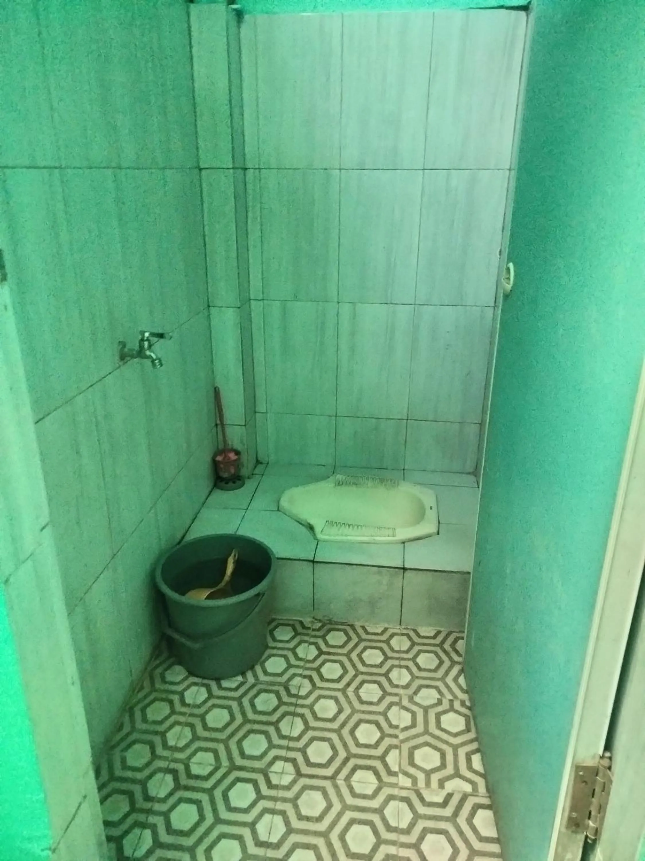 Bathroom in Hotel O Nany Asoka Syariah Near Anyong Cafe Studio