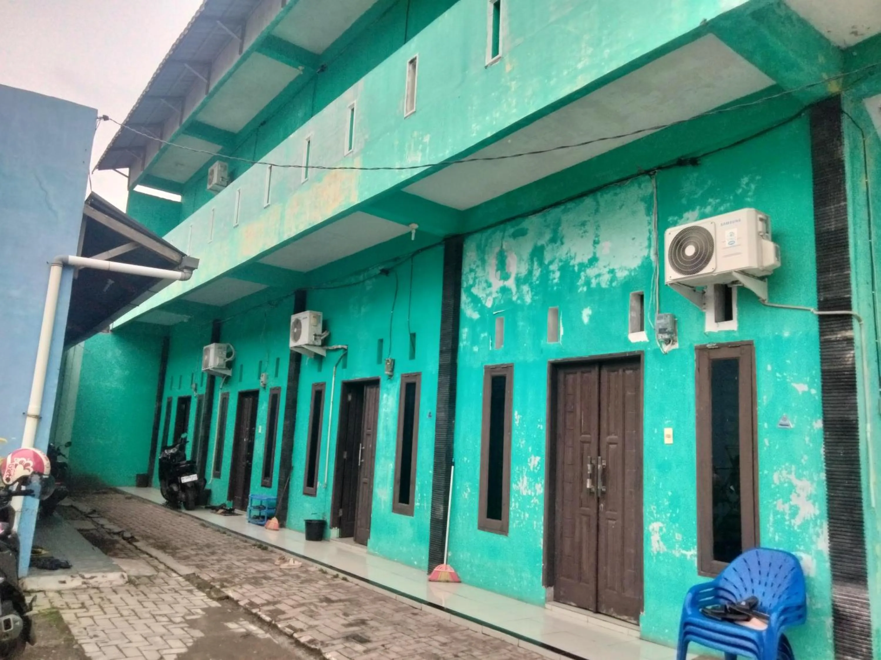Facade/entrance in Hotel O Nany Asoka Syariah Near Anyong Cafe Studio