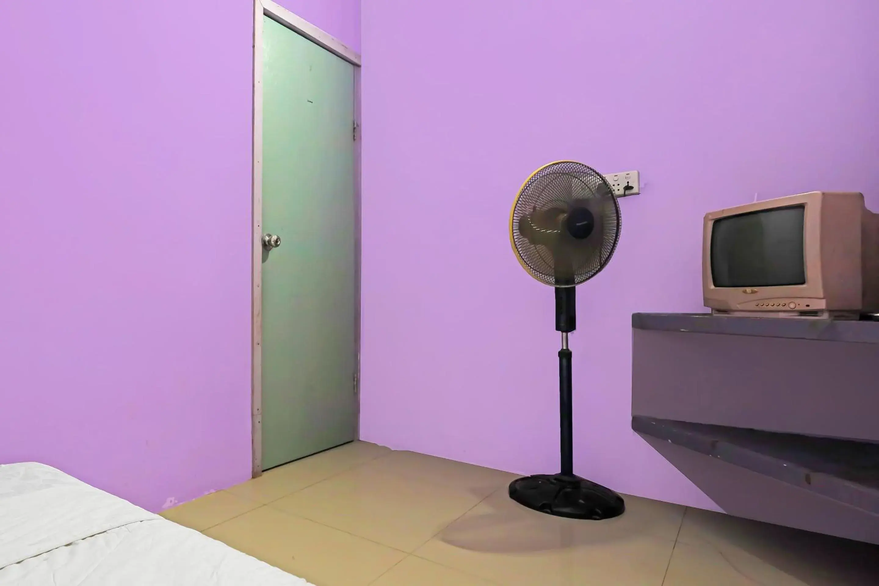 Small Single Room - single occupancy in Hotel O Paris SyariahNearTempat Makan Pagi Sore Nohil Small Single Room - single occupancy in Hotel O Paris SyariahNearTempat Makan Pagi Sore Nohil