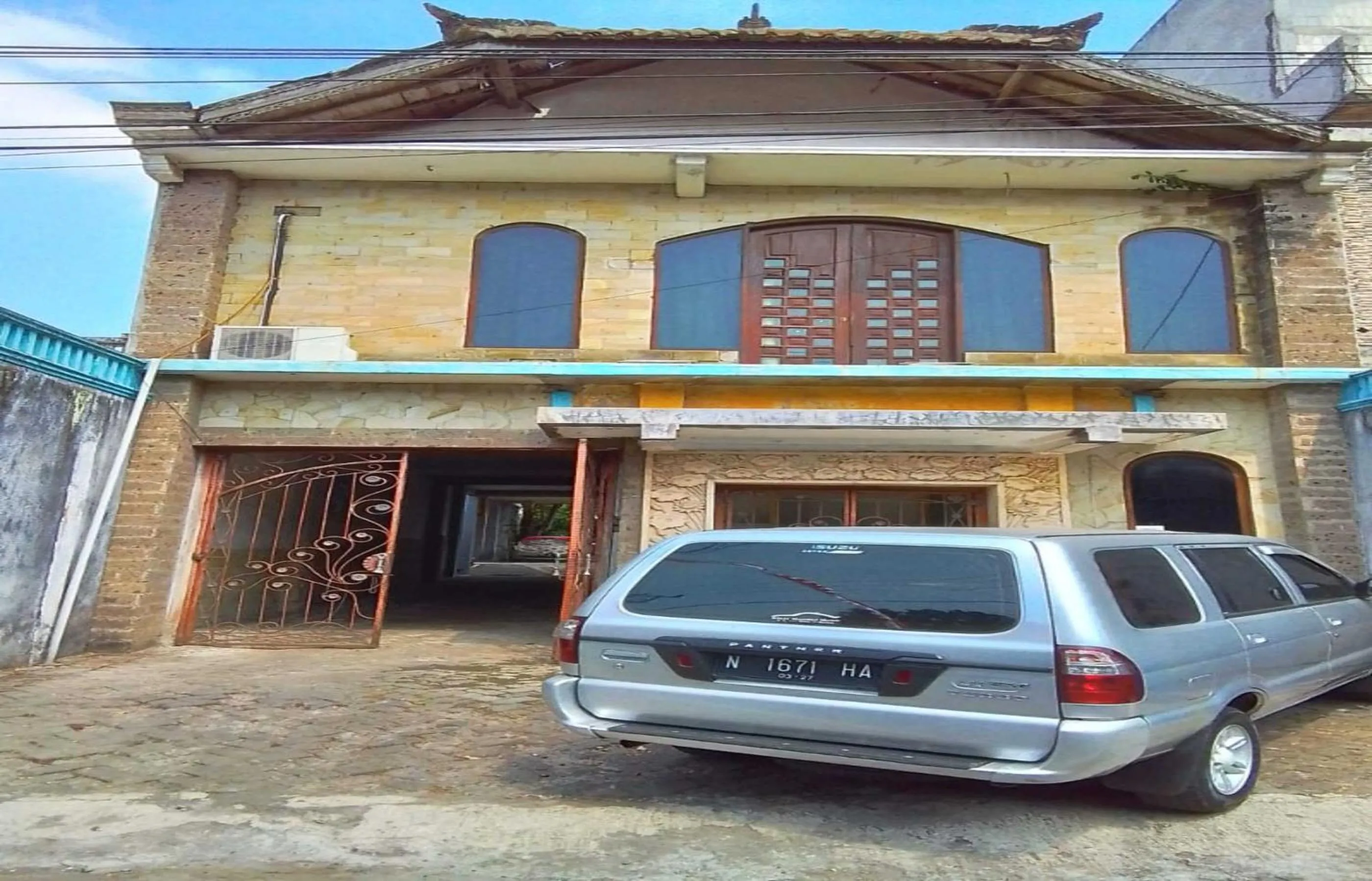 Facade/entrance in OYO Life 92842 Homestay Balearjosari