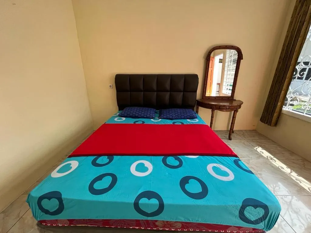 Bedroom, Bed in OYO LIFE 92844 Penginapan Cibodas